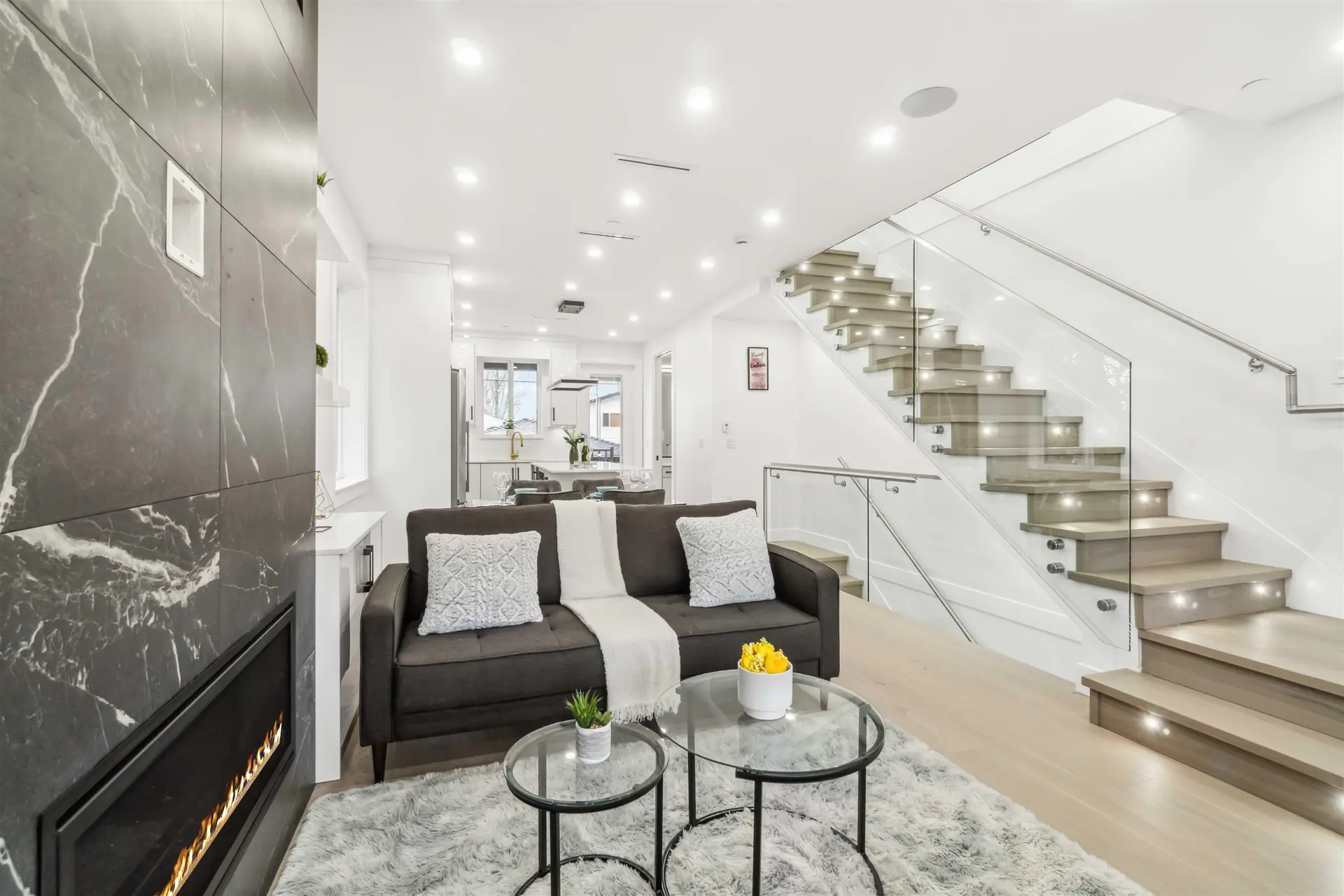 #1 5737 Clarendon Street - Image 5