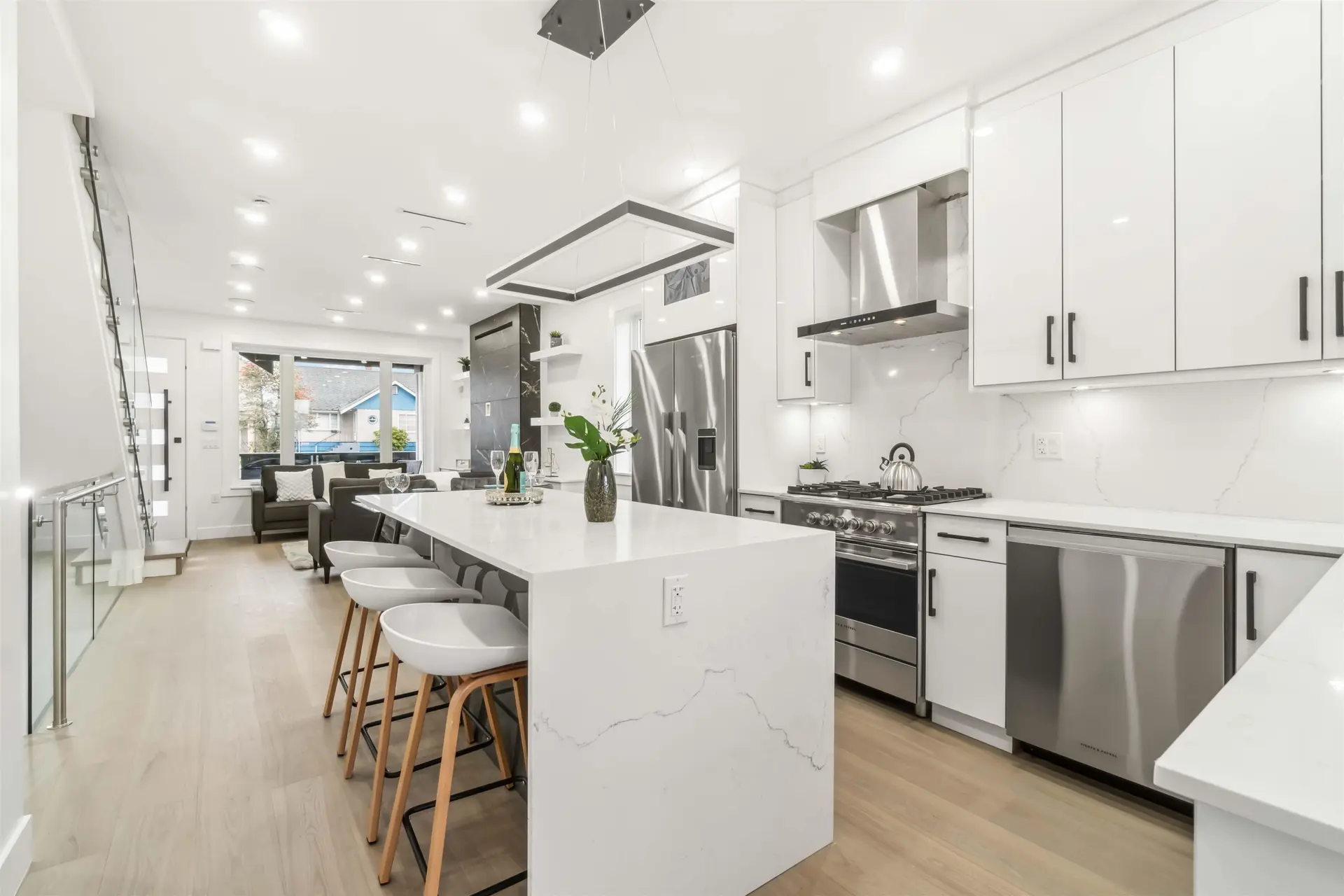 #1 5737 Clarendon Street - Image 8