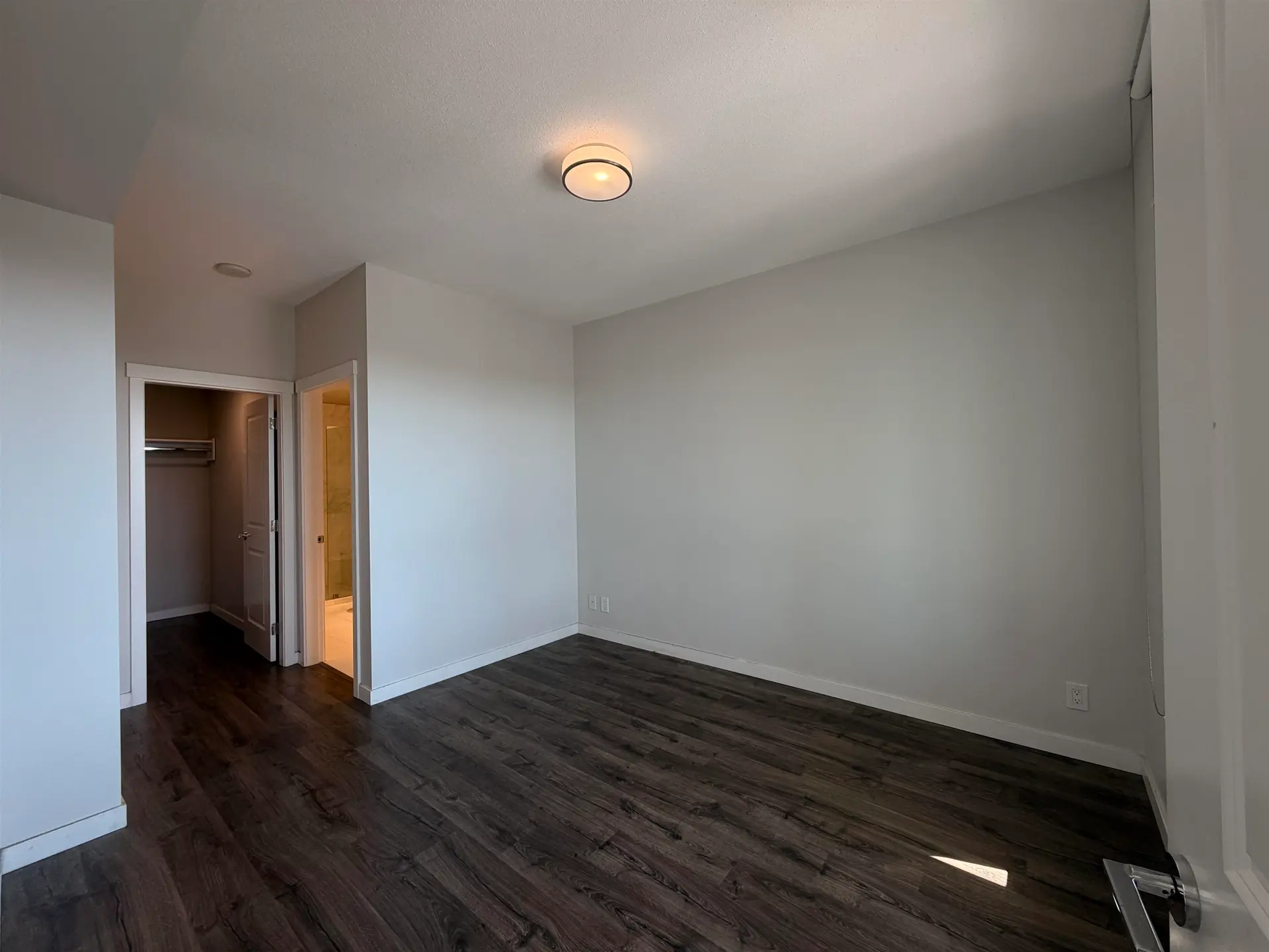 #1310 3487 Binning Road - Image 7