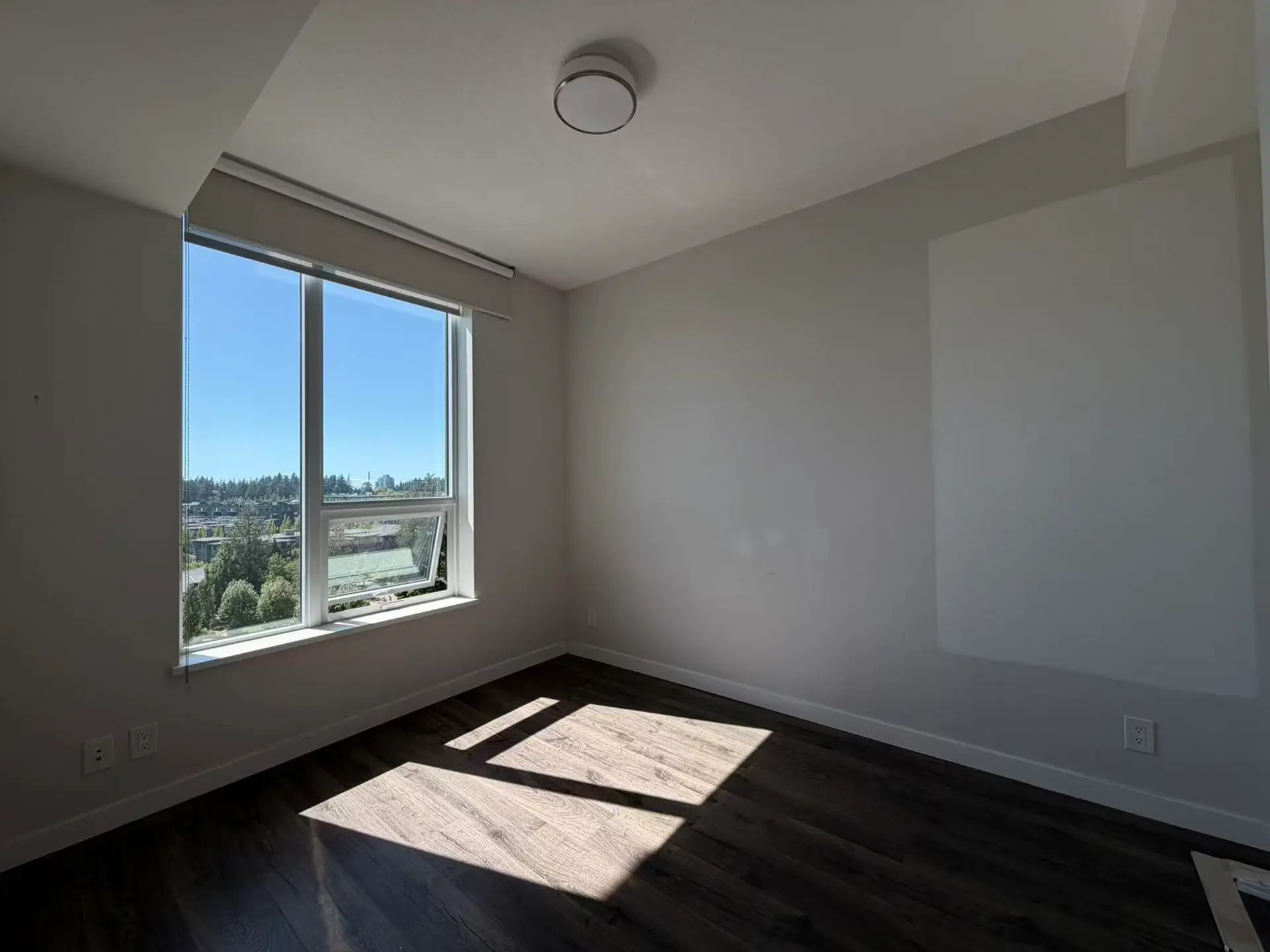 #1310 3487 Binning Road - Image 4