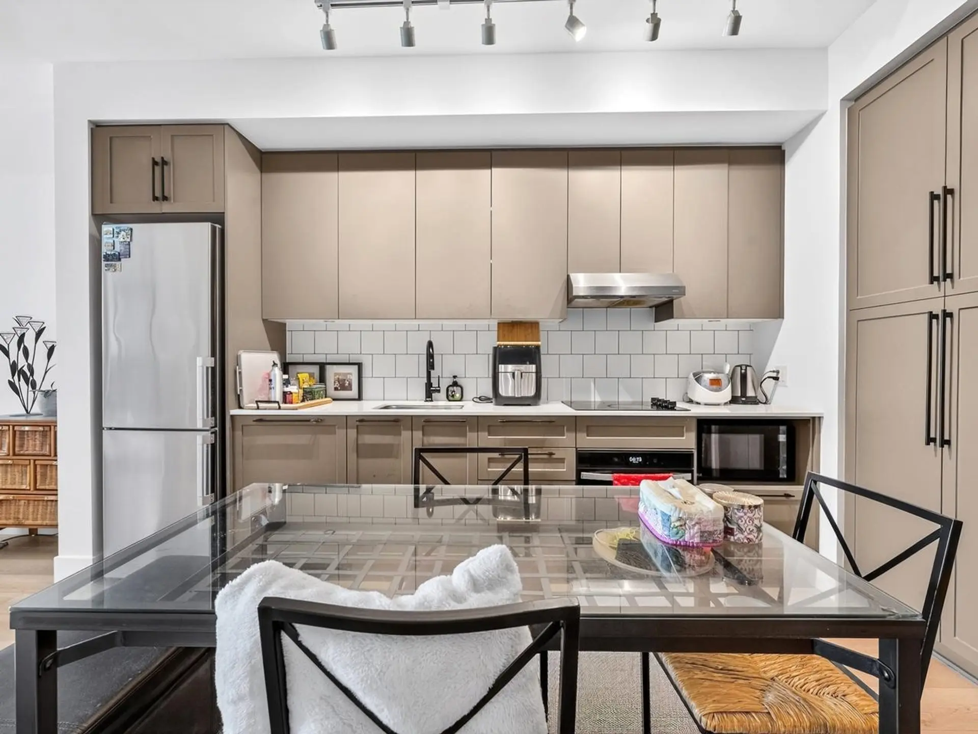 #202 8750 University Crescent - Image 3