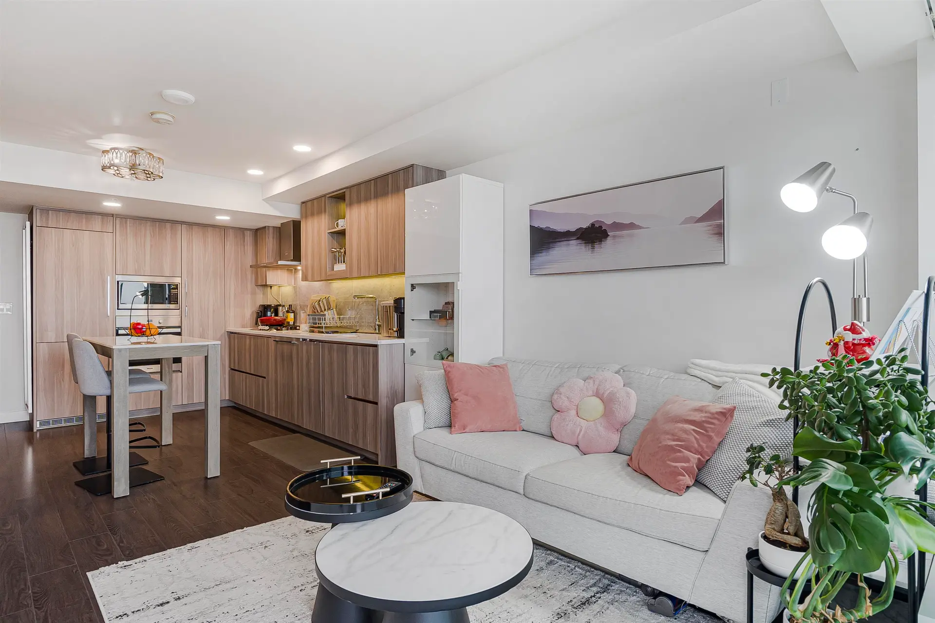#2505 433 SW Marine Drive - Image 2