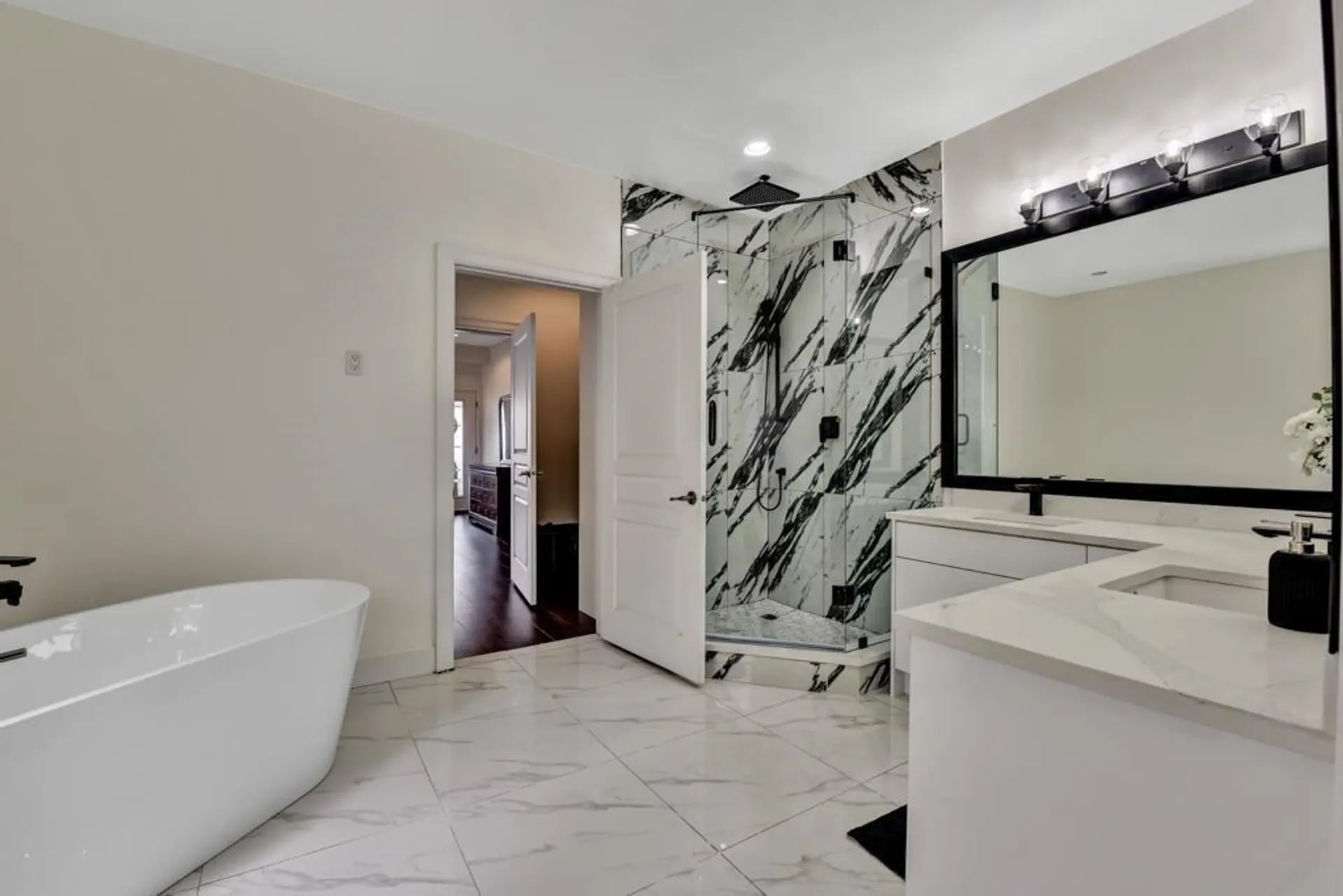 15181 68a Avenue - Image 4