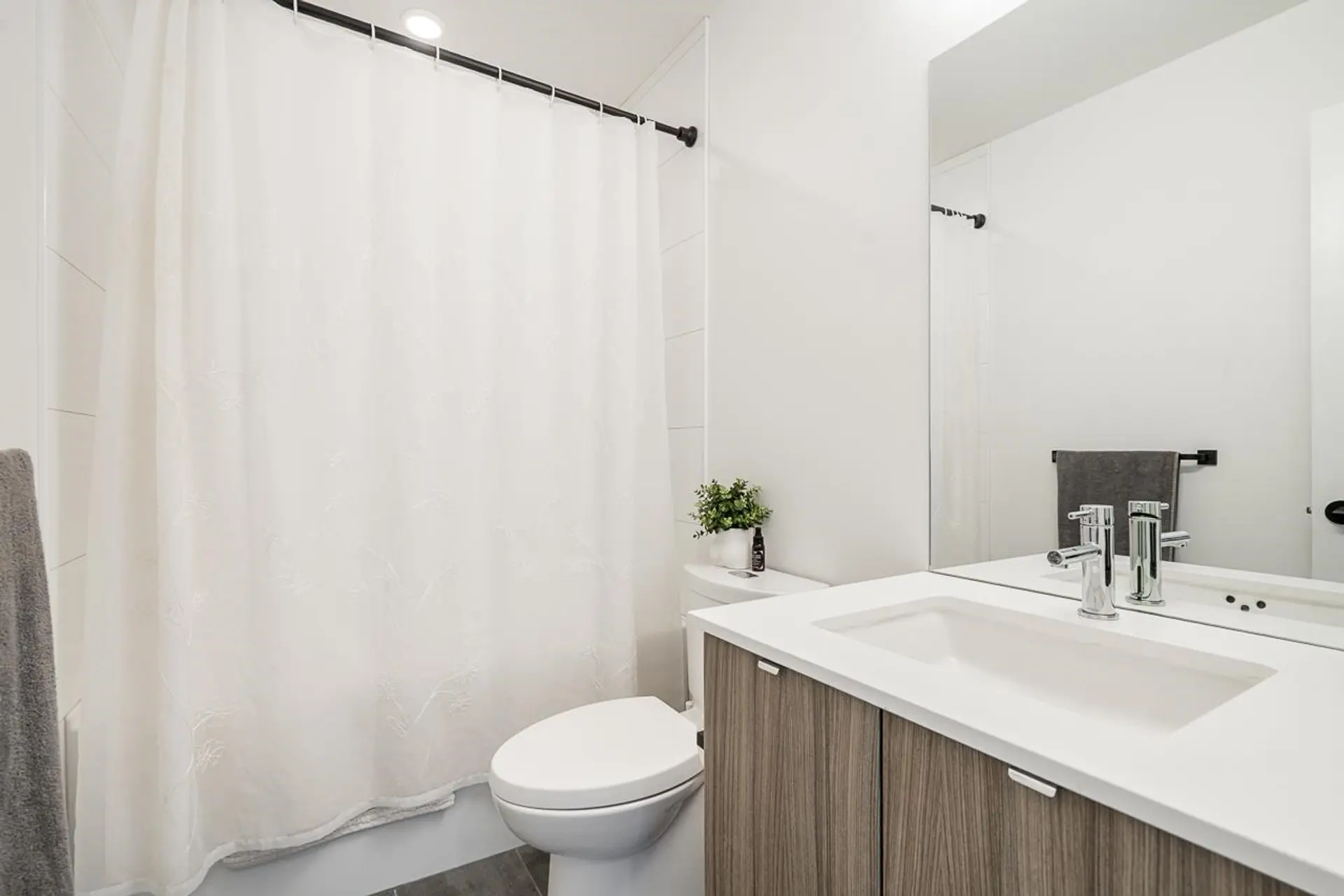 #609 32838 Landeau Place - Image 14
