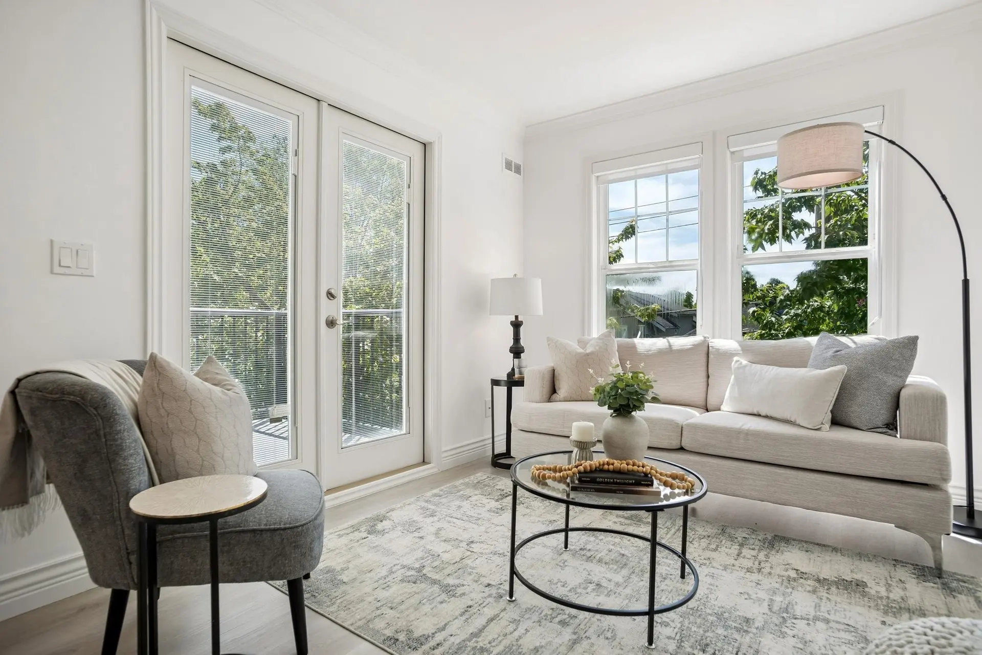 #305 962 W 16th Avenue - Image 2
