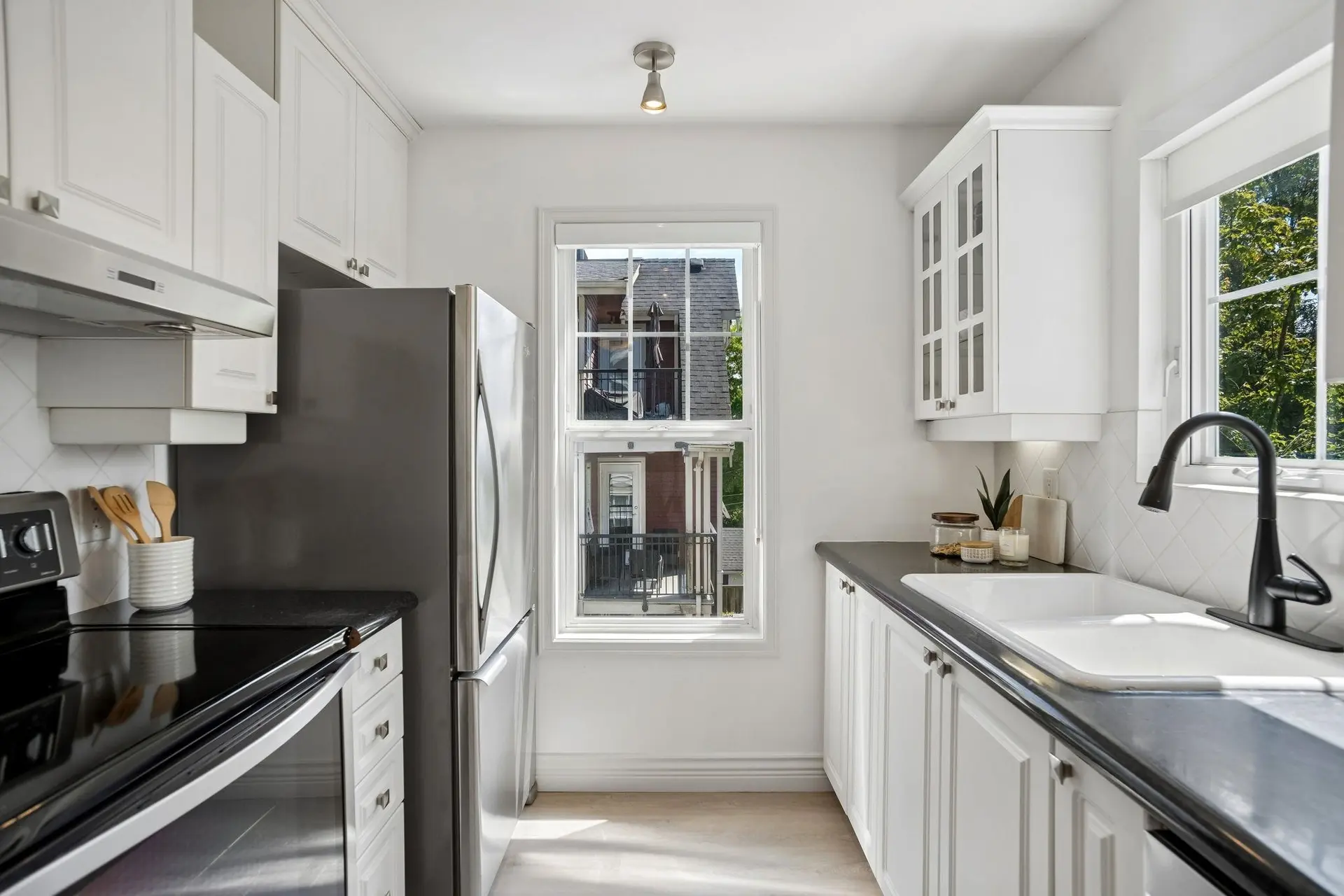 #305 962 W 16th Avenue - Image 8