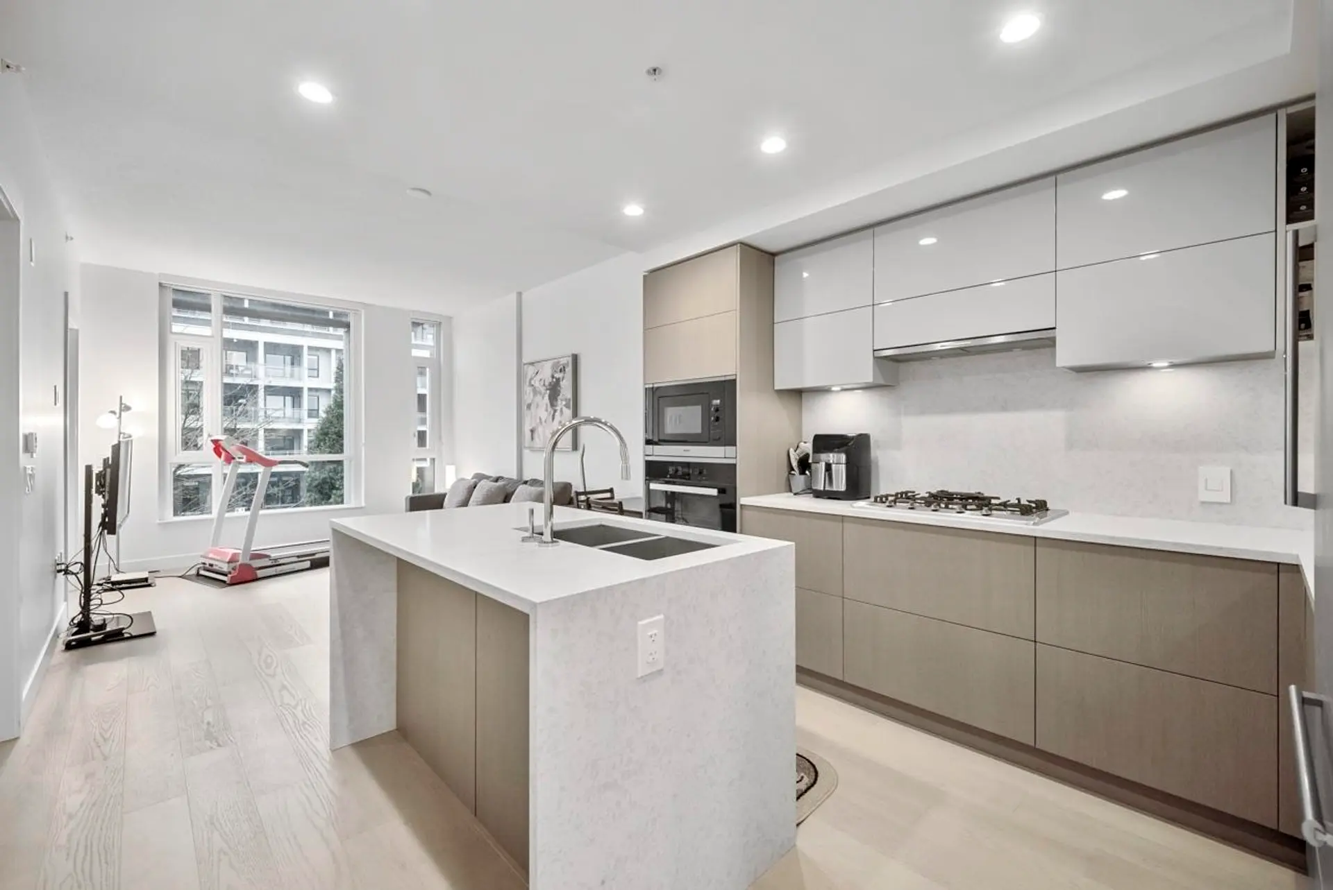 #303 469 W King Edward Avenue - Image 2