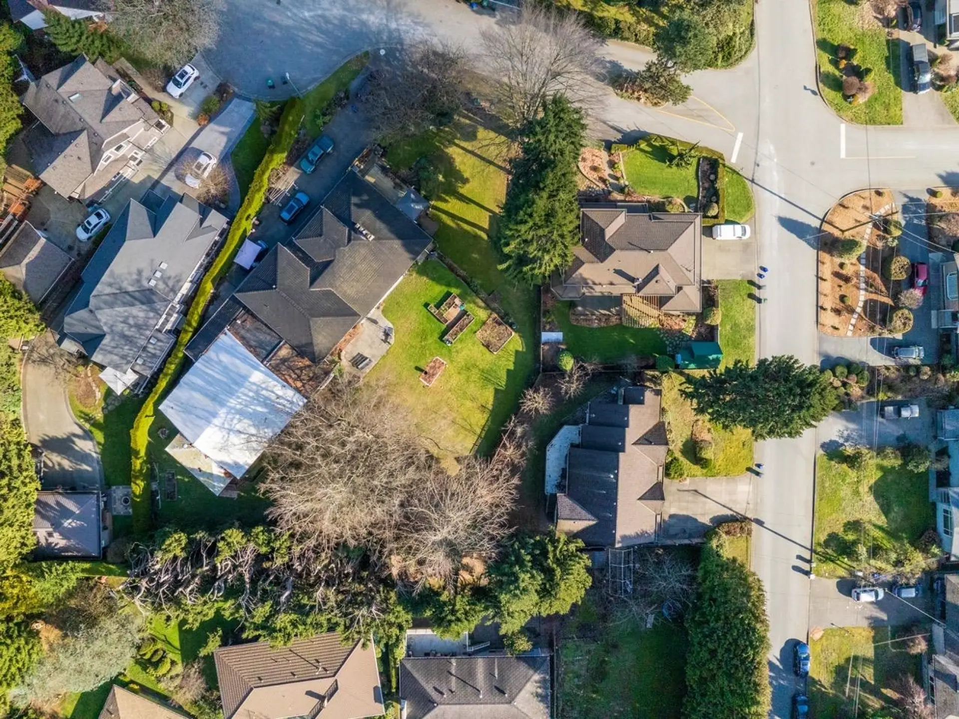 529 Perth Avenue - Image 2
