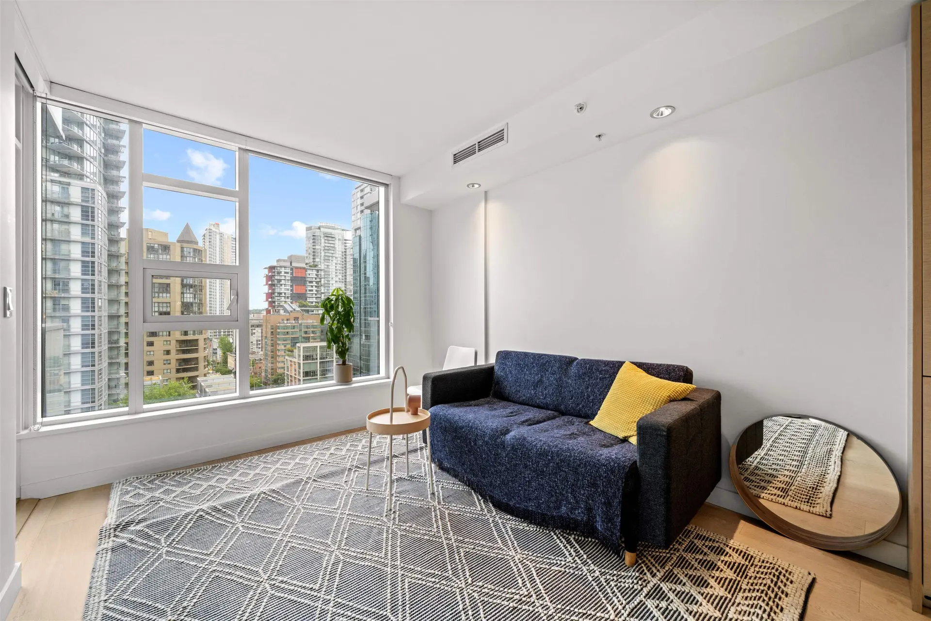 #1009 1289 Hornby Street - Image 2
