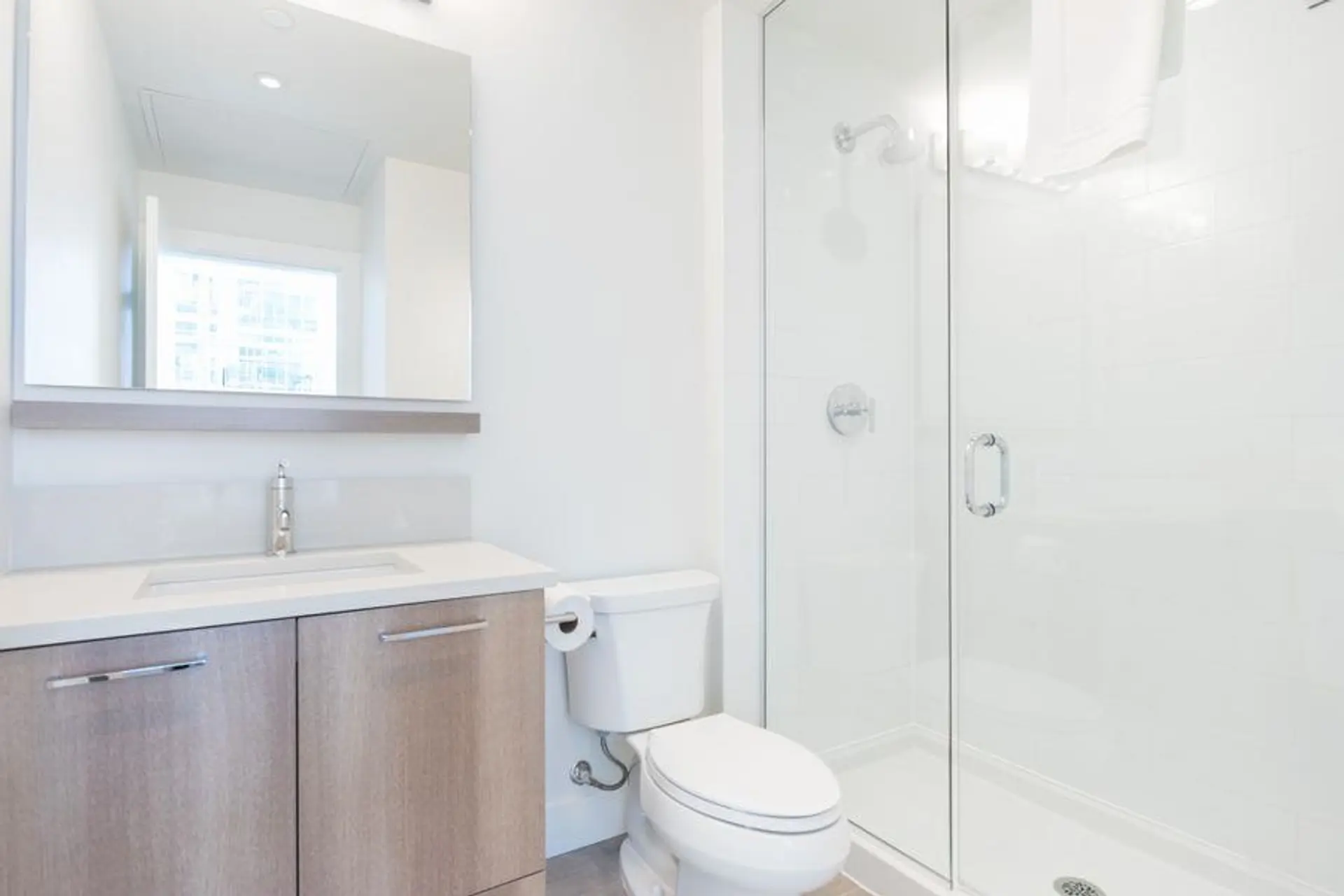 #702 258 Nelson's Court - Image 8