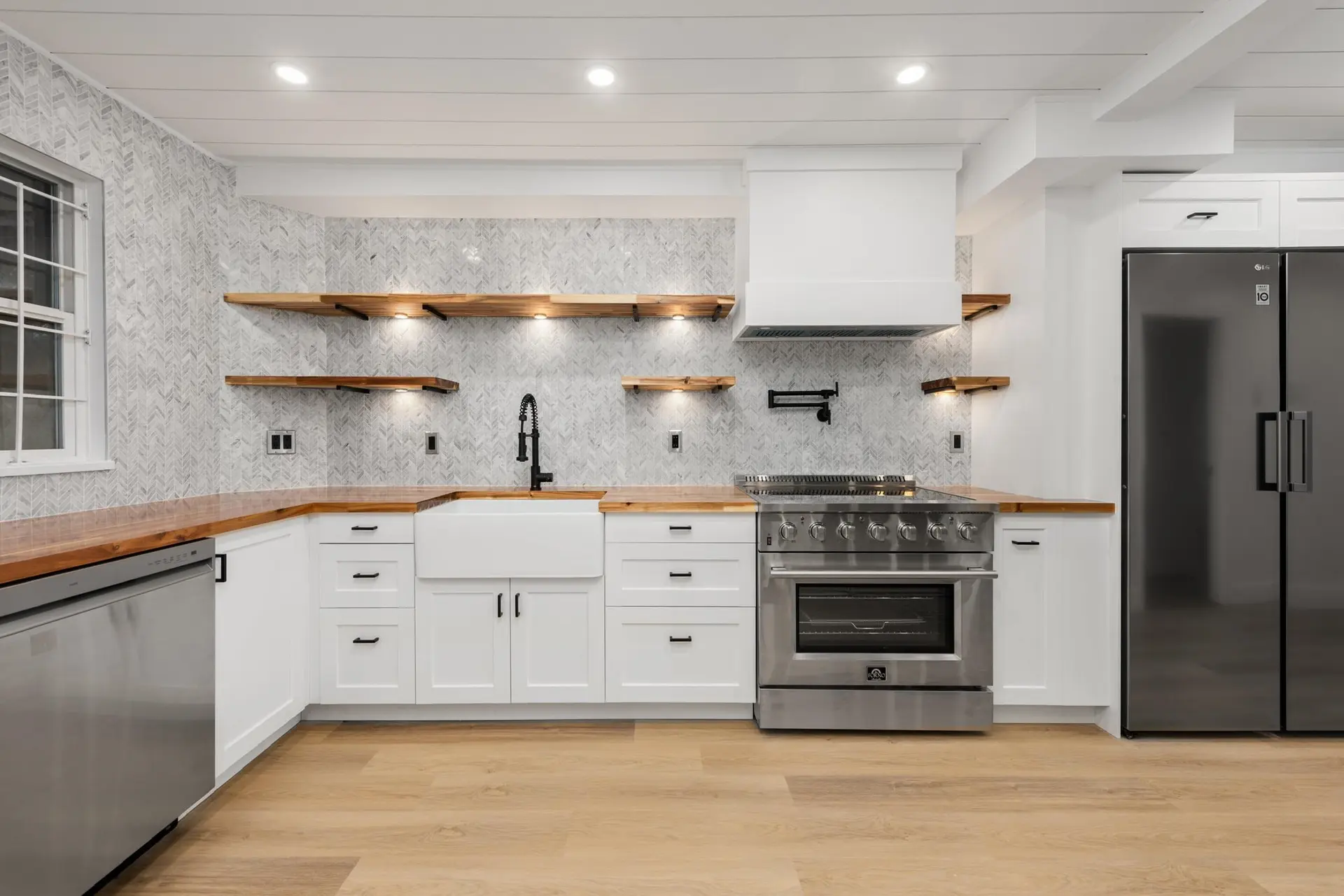 #318 2238 Kingsway - Image 1