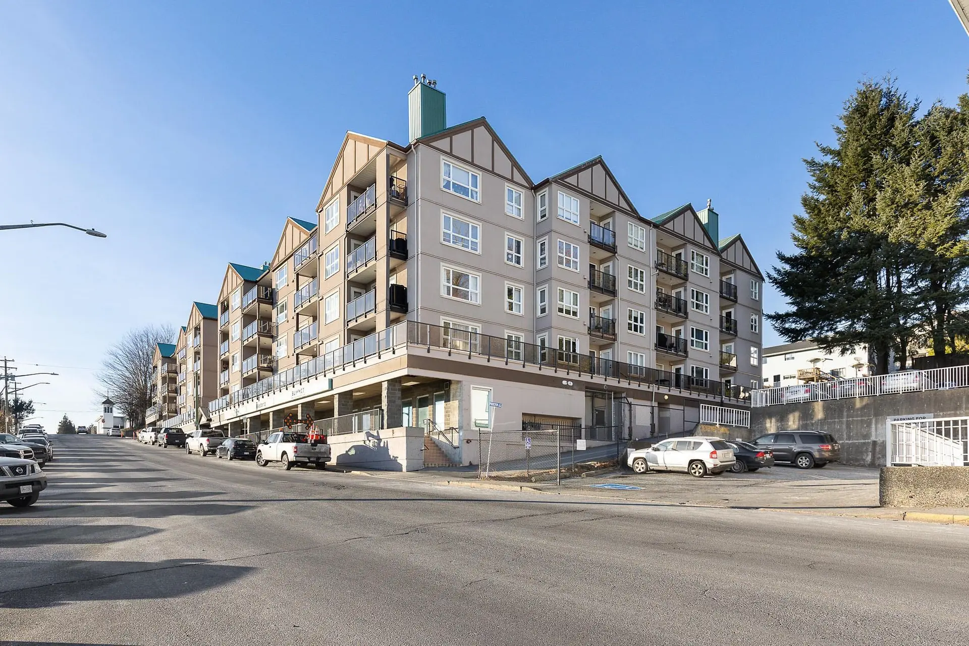 #207 33165 2 Avenue - Image 1