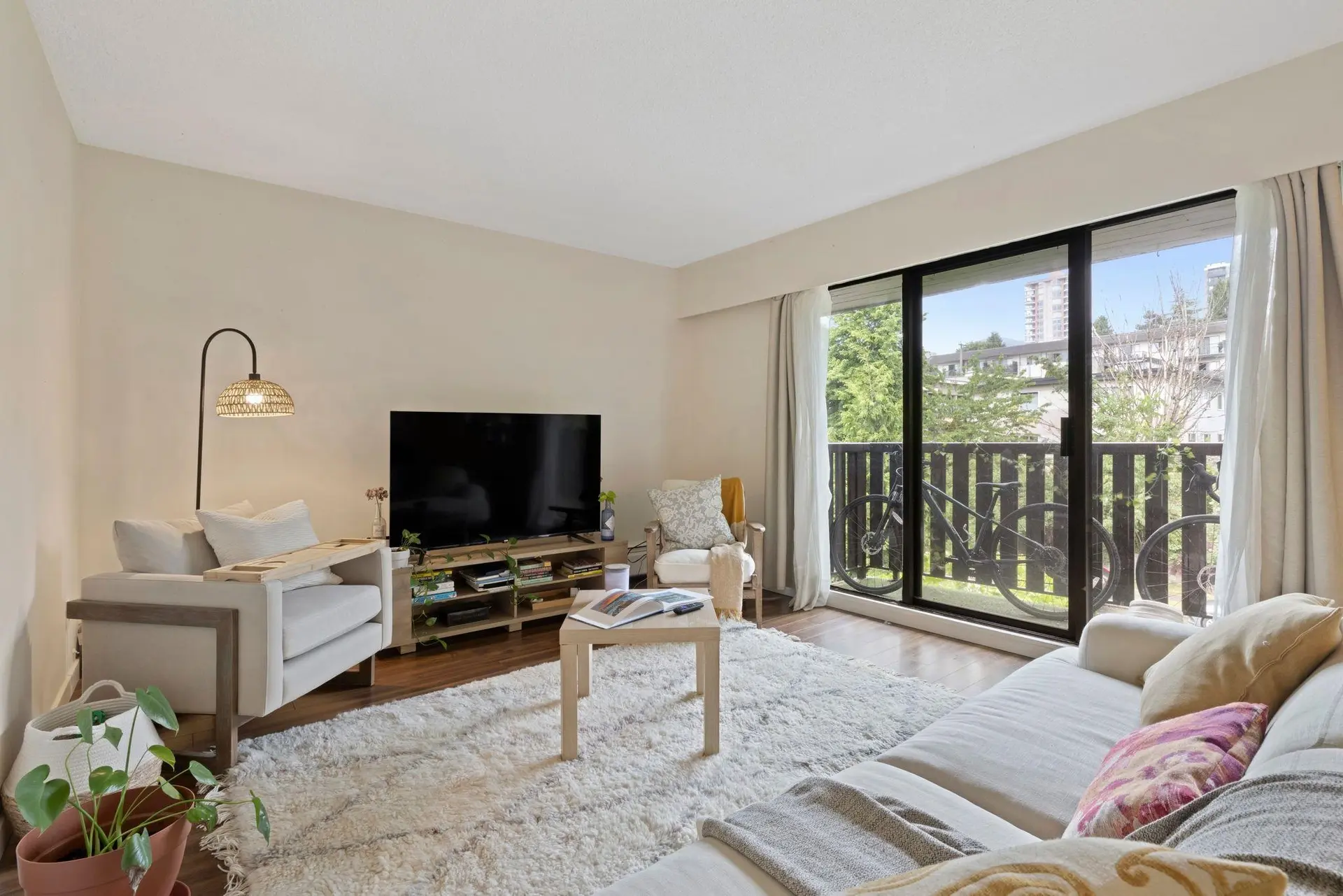 #305 175 E 4th Street - Image 1
