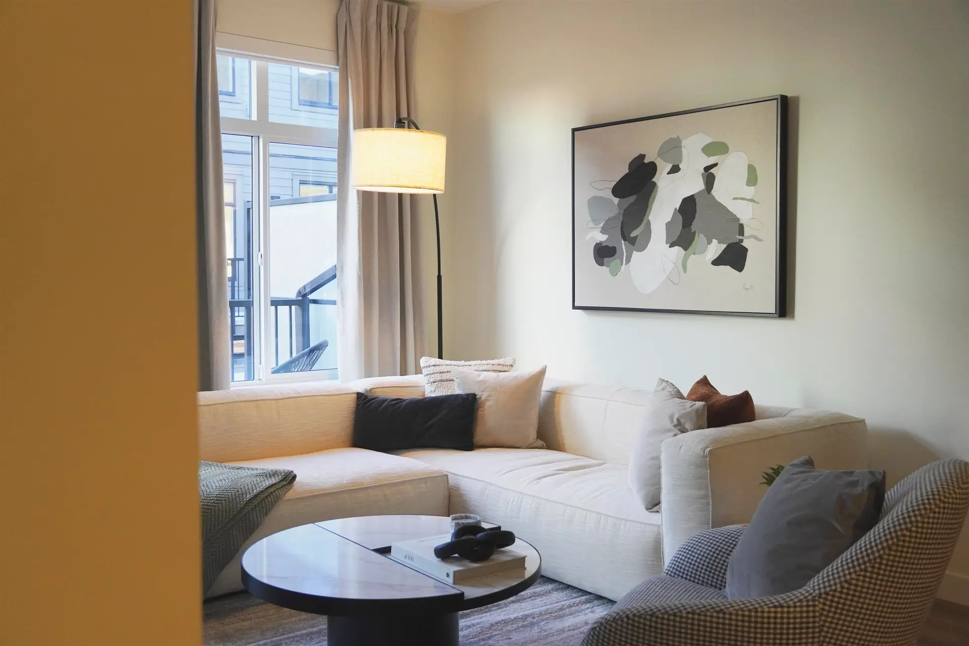 #4 2150 Rindall Avenue - Image 4
