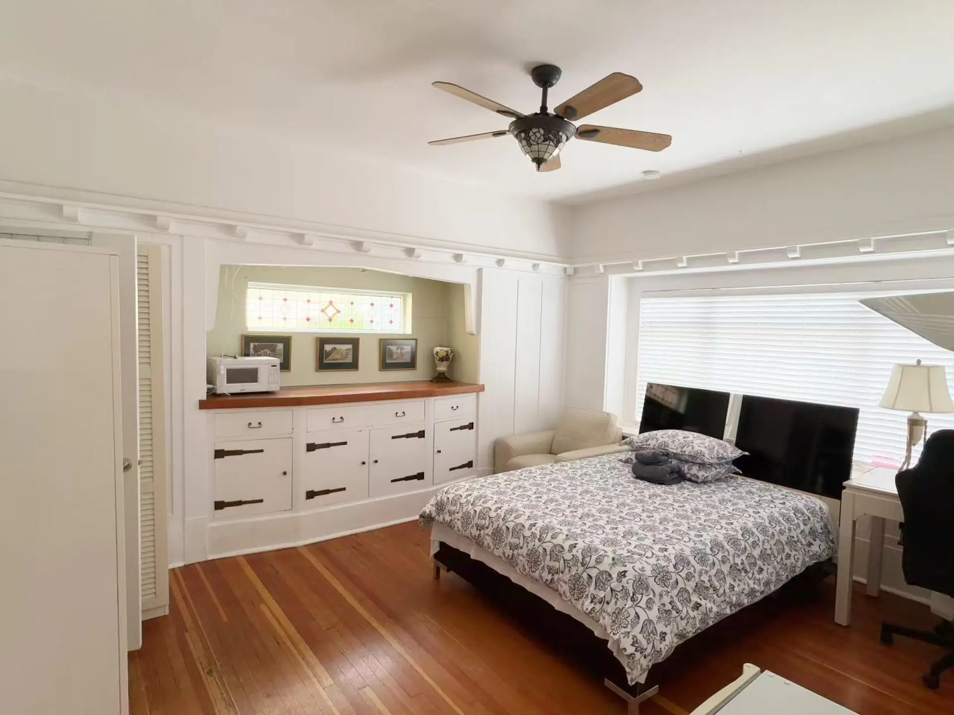 977 Broughton Street - Image 2