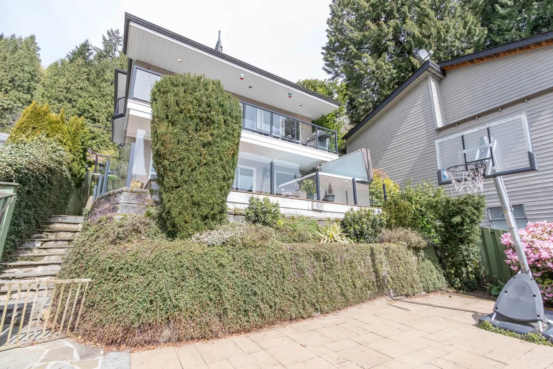 2588 Panorama Drive - Image 9