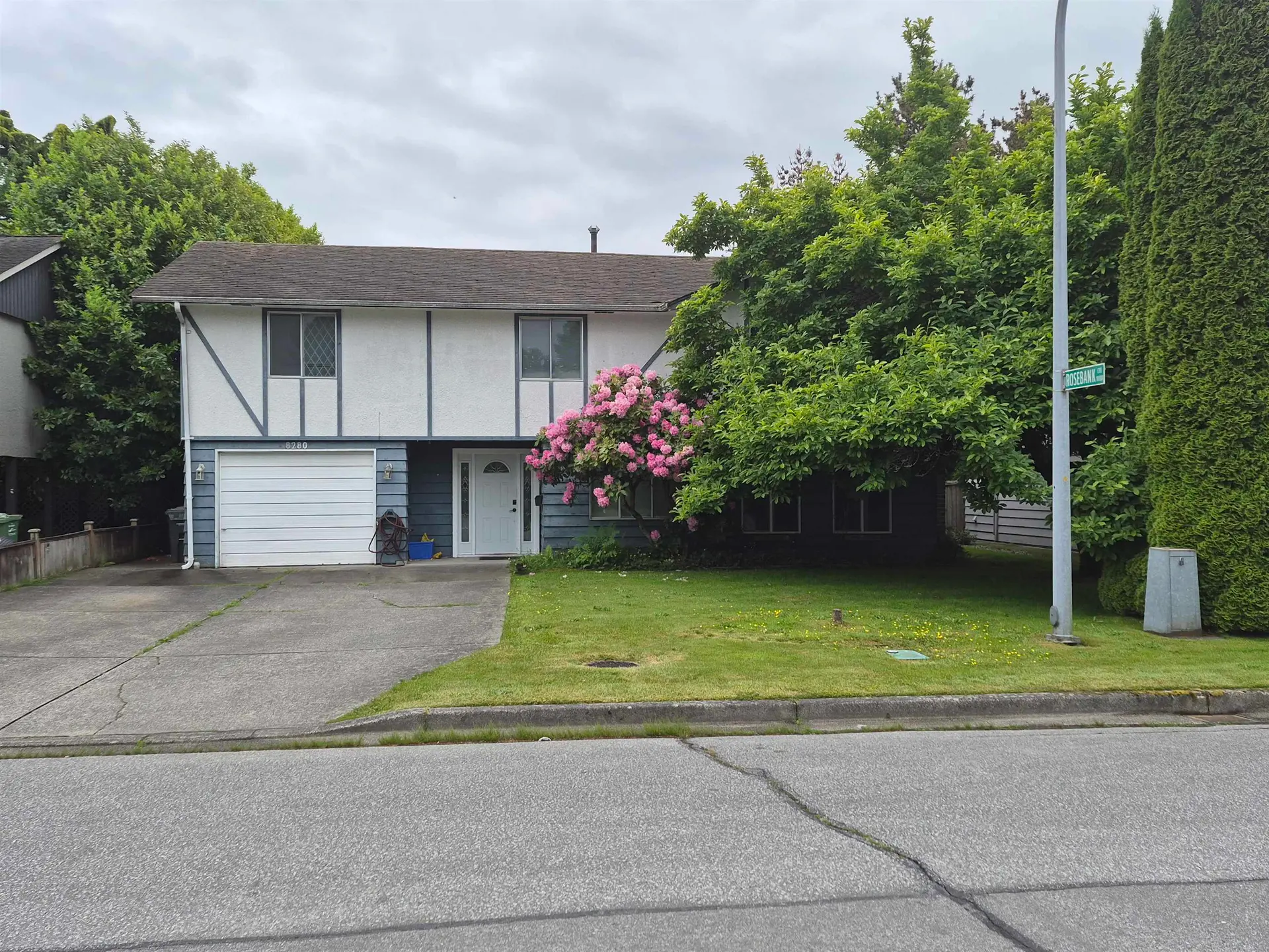 8280 Rosebank Crescent - Image 1
