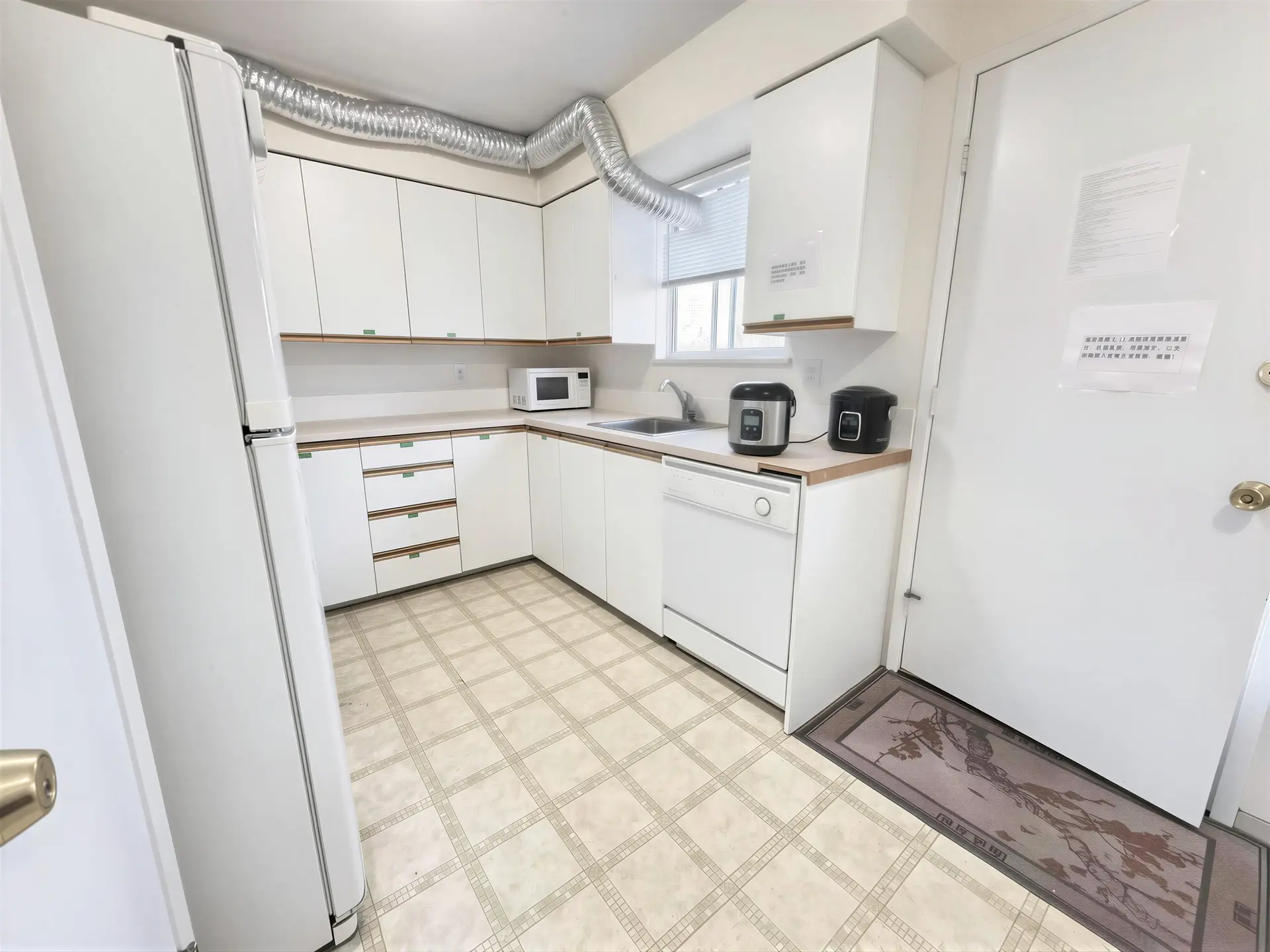 10580 Dennis Crescent - Image 6