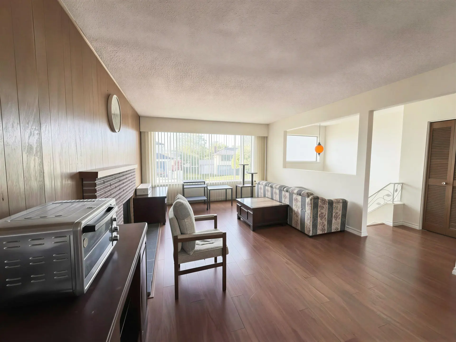 10580 Dennis Crescent - Image 3