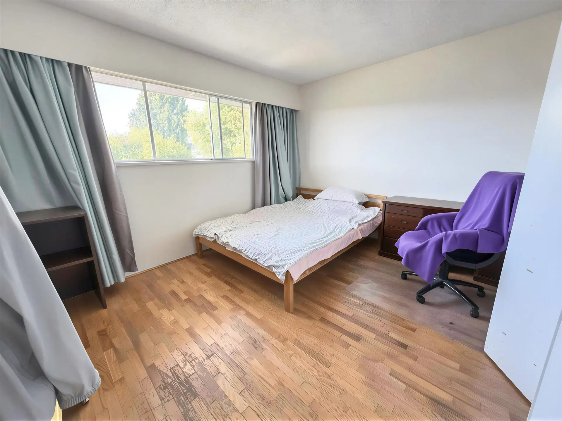 10580 Dennis Crescent - Image 10