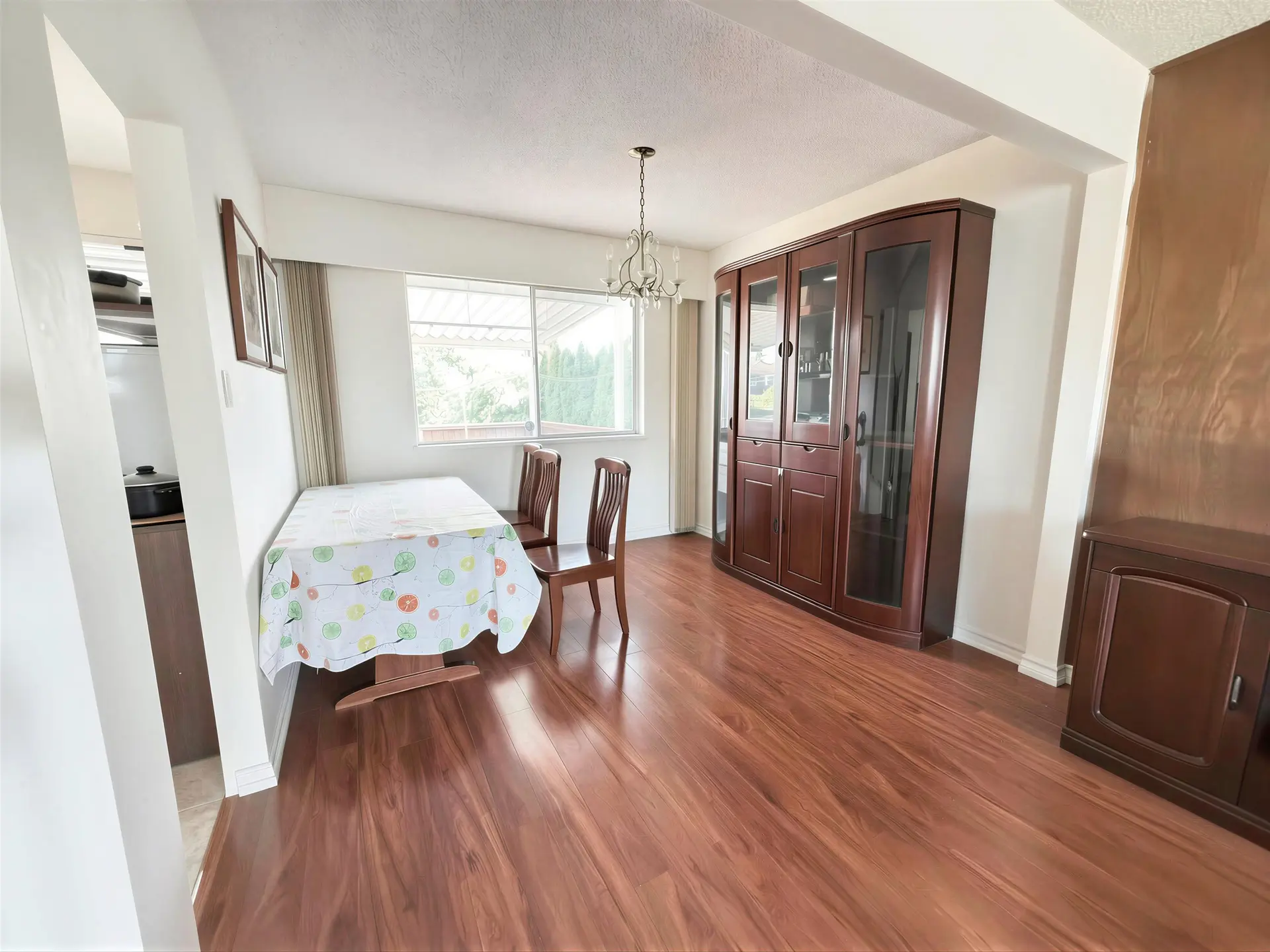 10580 Dennis Crescent - Image 4