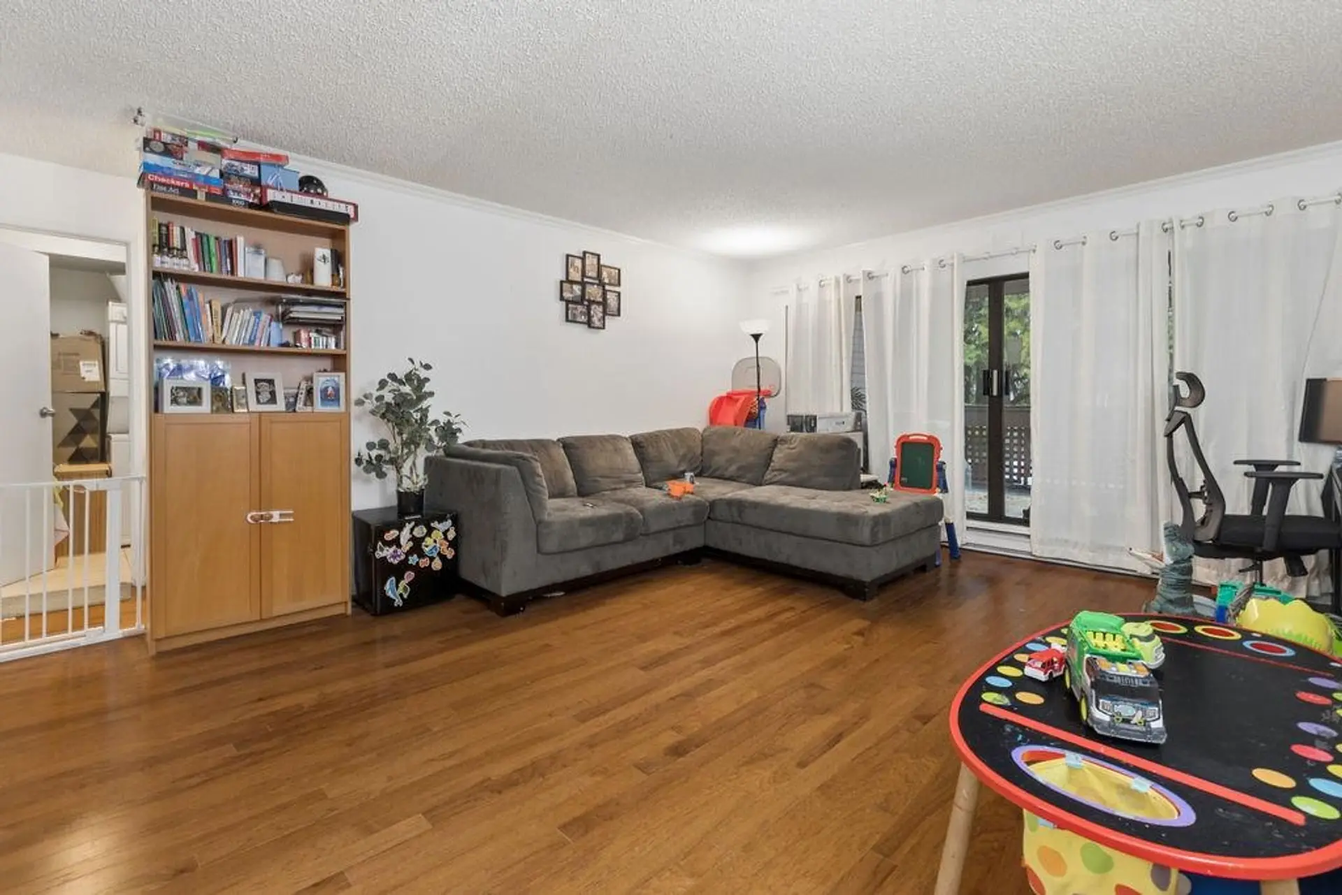 #211 444 W 49th Avenue - Image 2