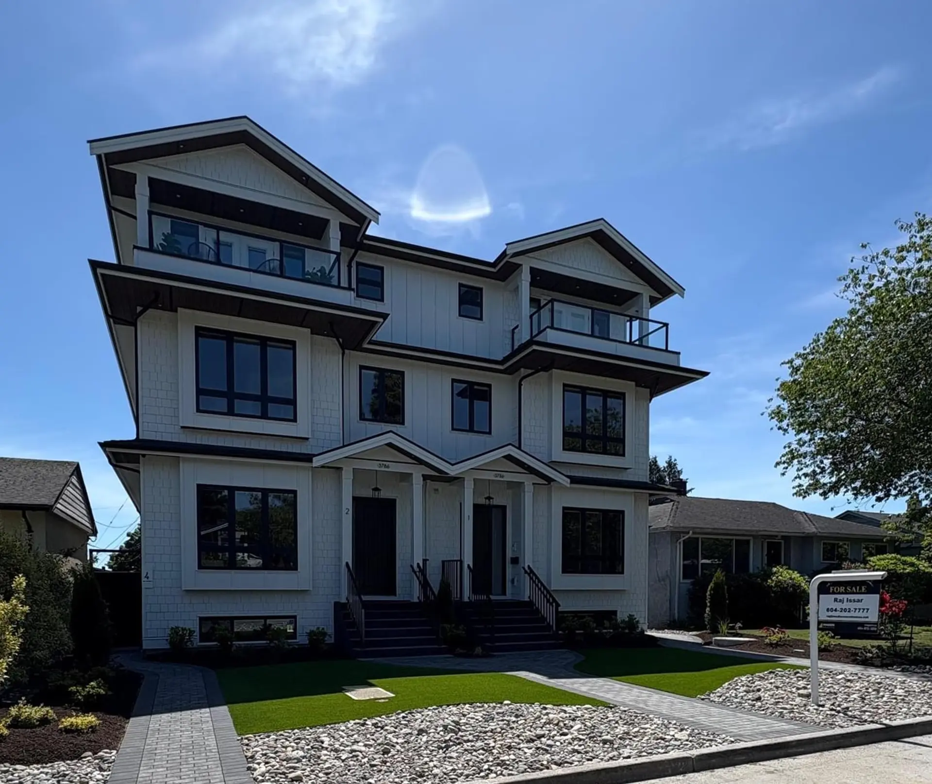 #4 3786 Peter Street