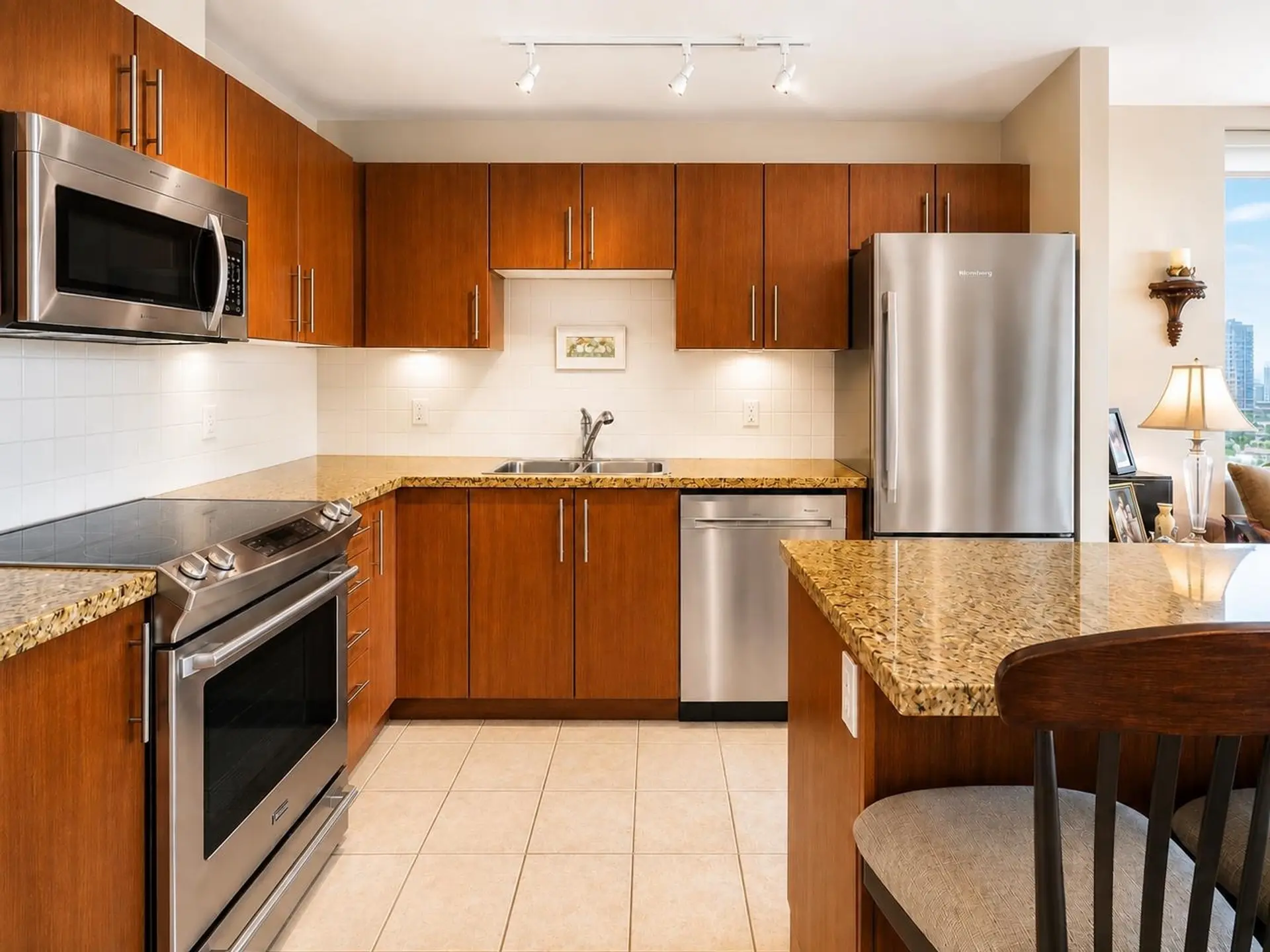 #1303 2088 Madison Avenue - Image 6