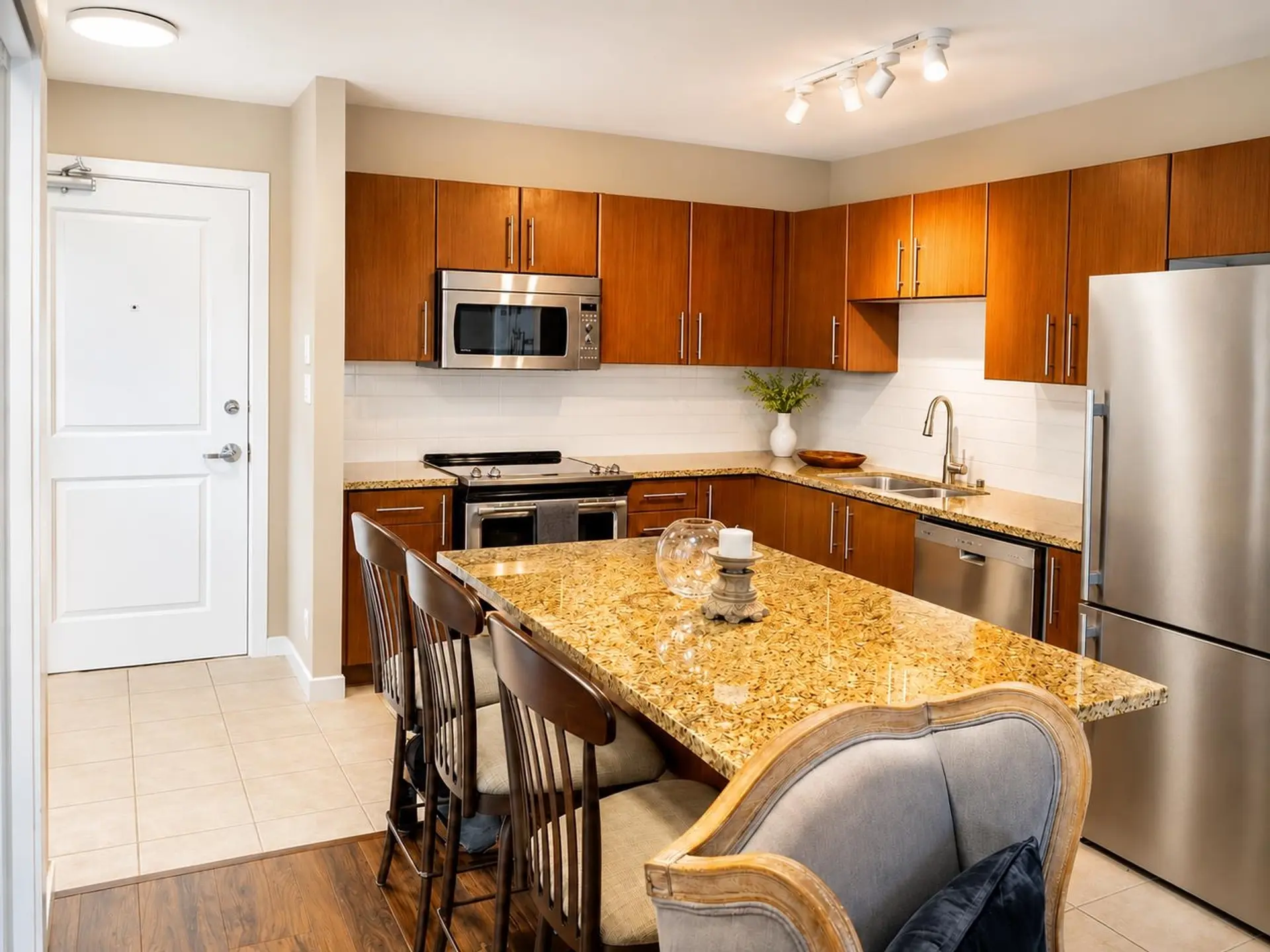 #1303 2088 Madison Avenue - Image 4