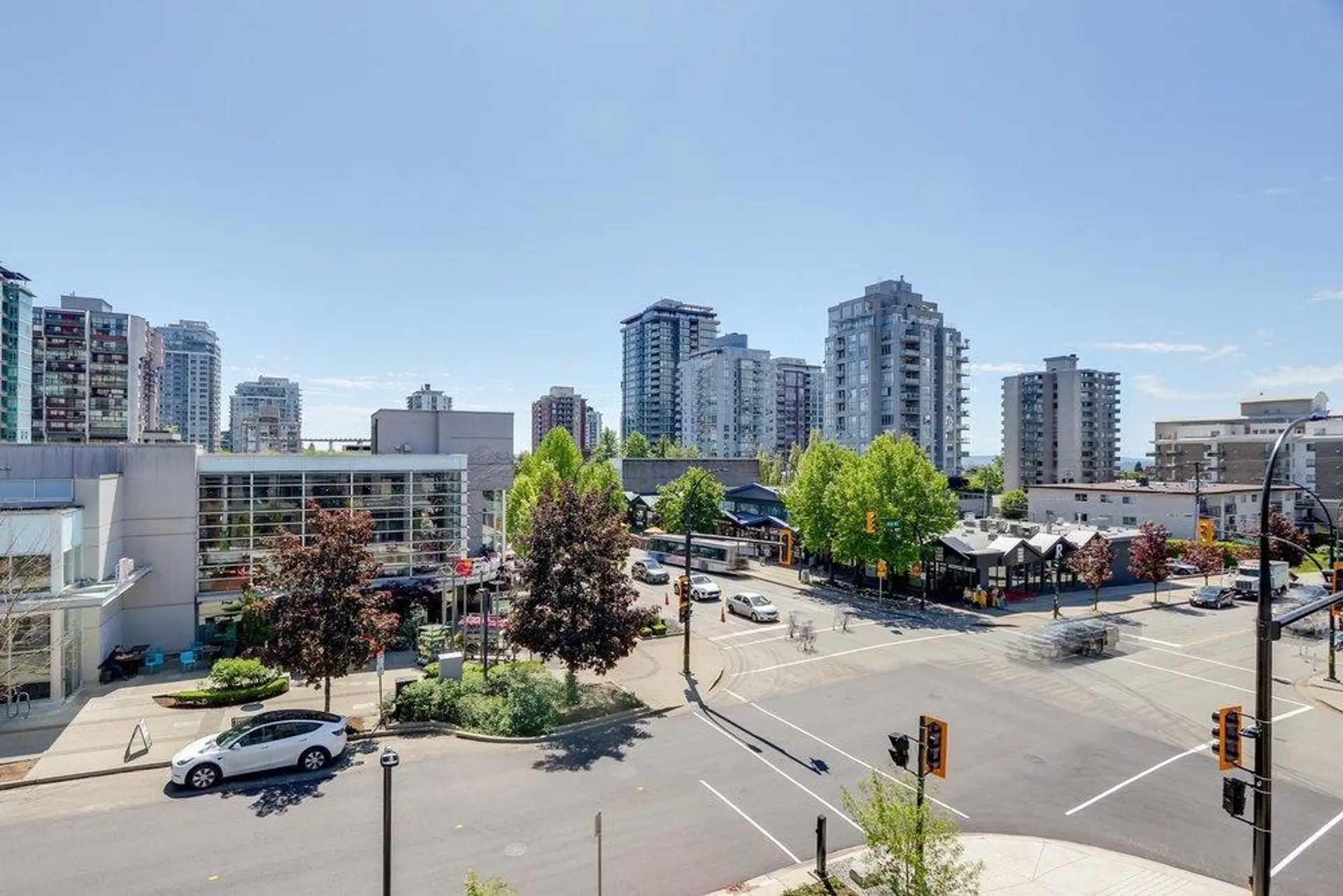 #304 110 E 17th Street - Image 15