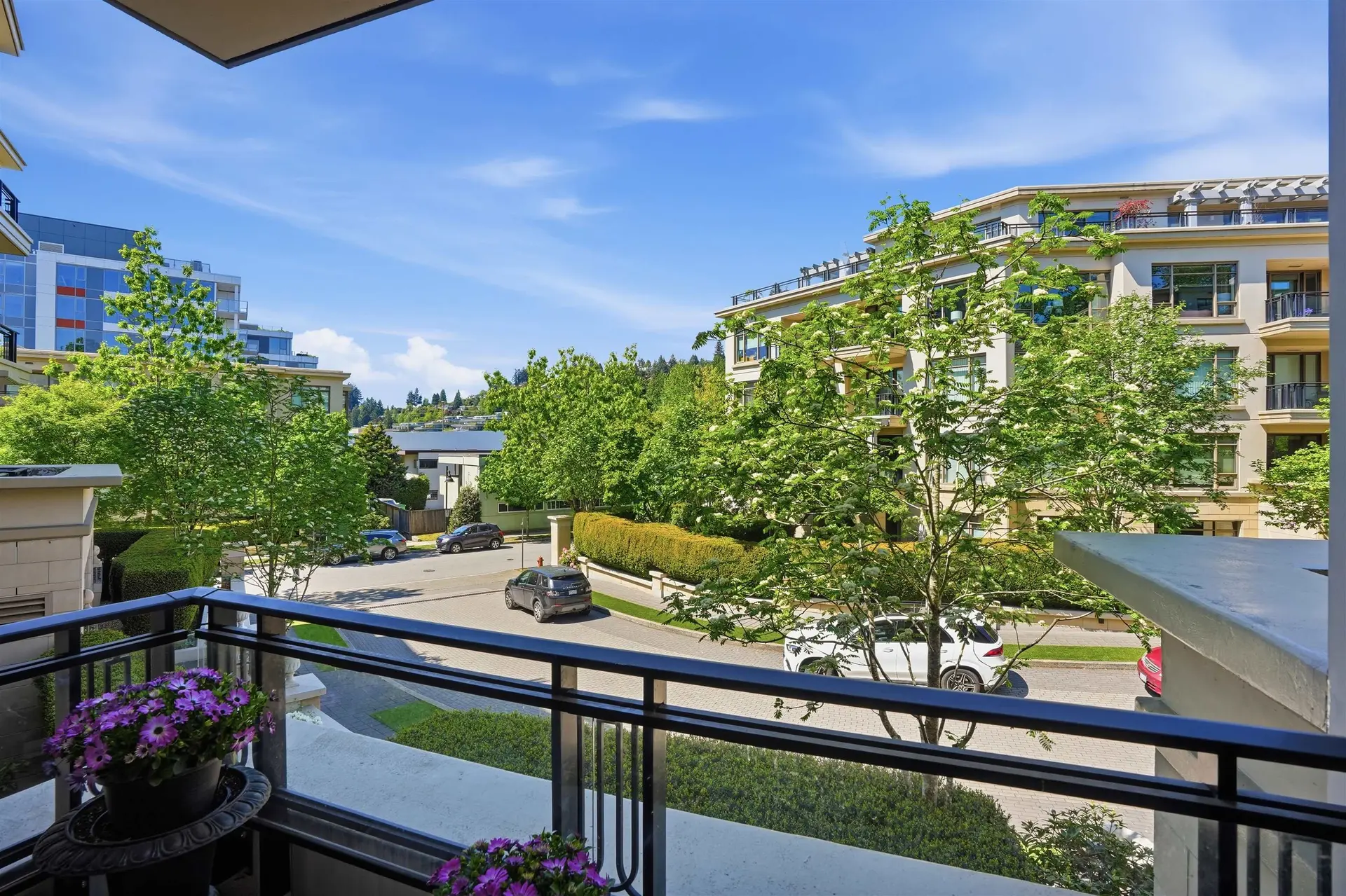 #203 540 Waters Edge Crescent - Image 13
