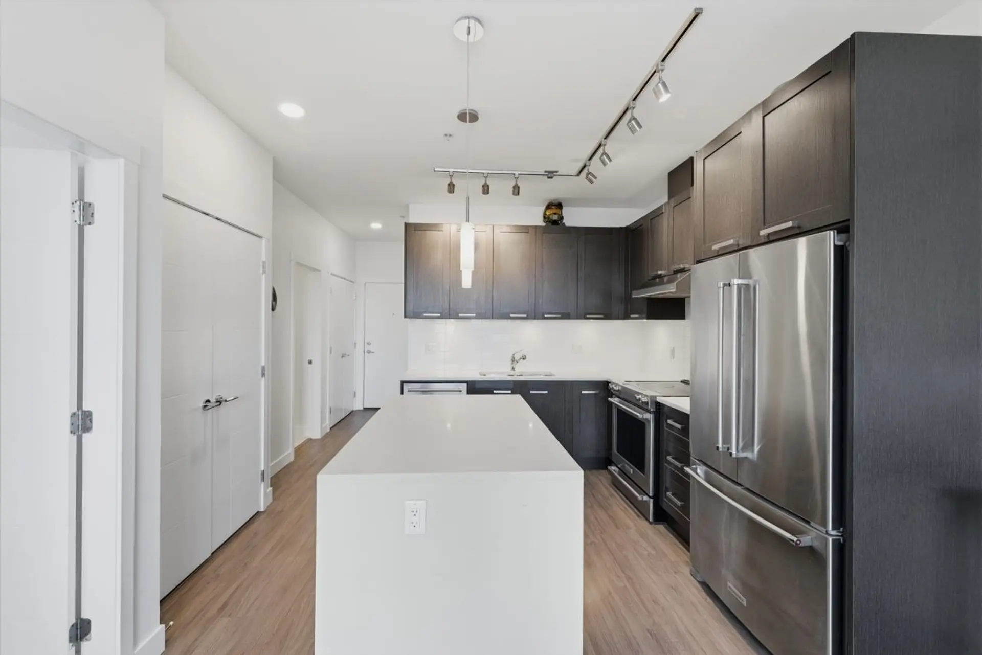 #511 5638 201a Street - Image 3
