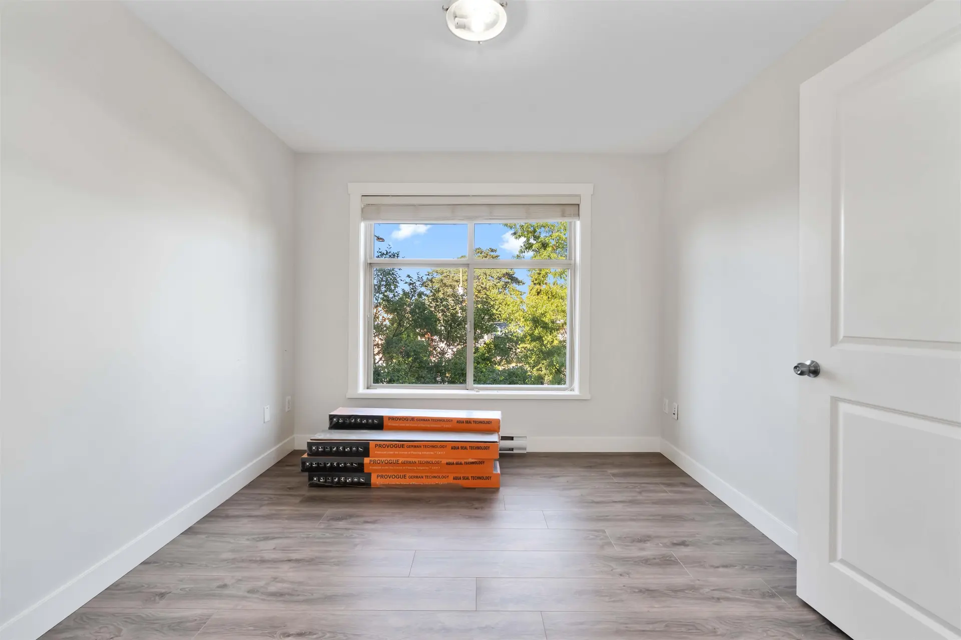 #215 13555 Gateway Drive - Image 8