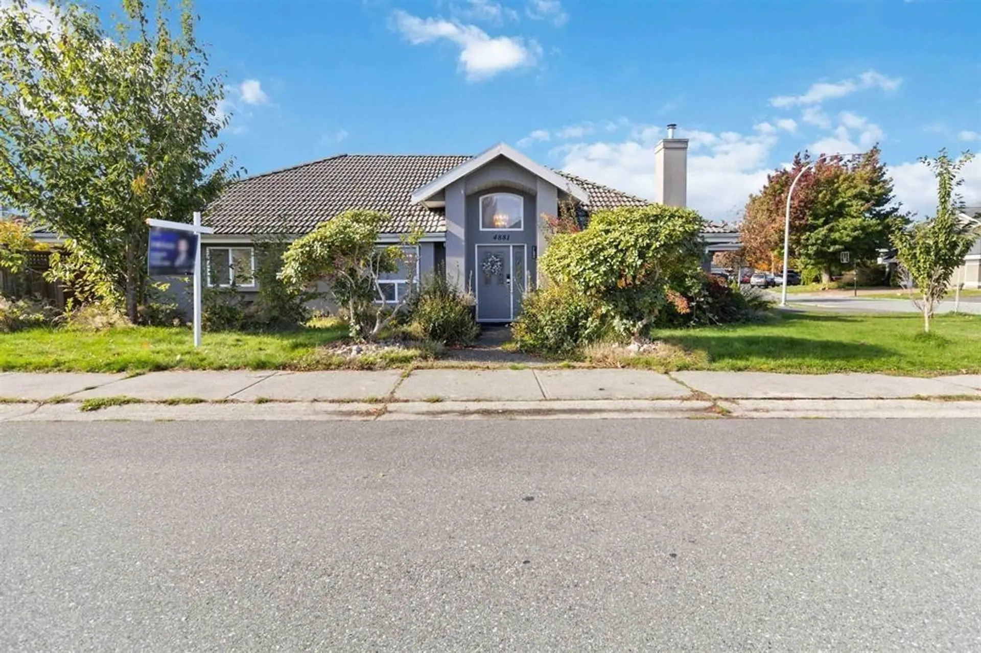 4881 63a Street - Image 11