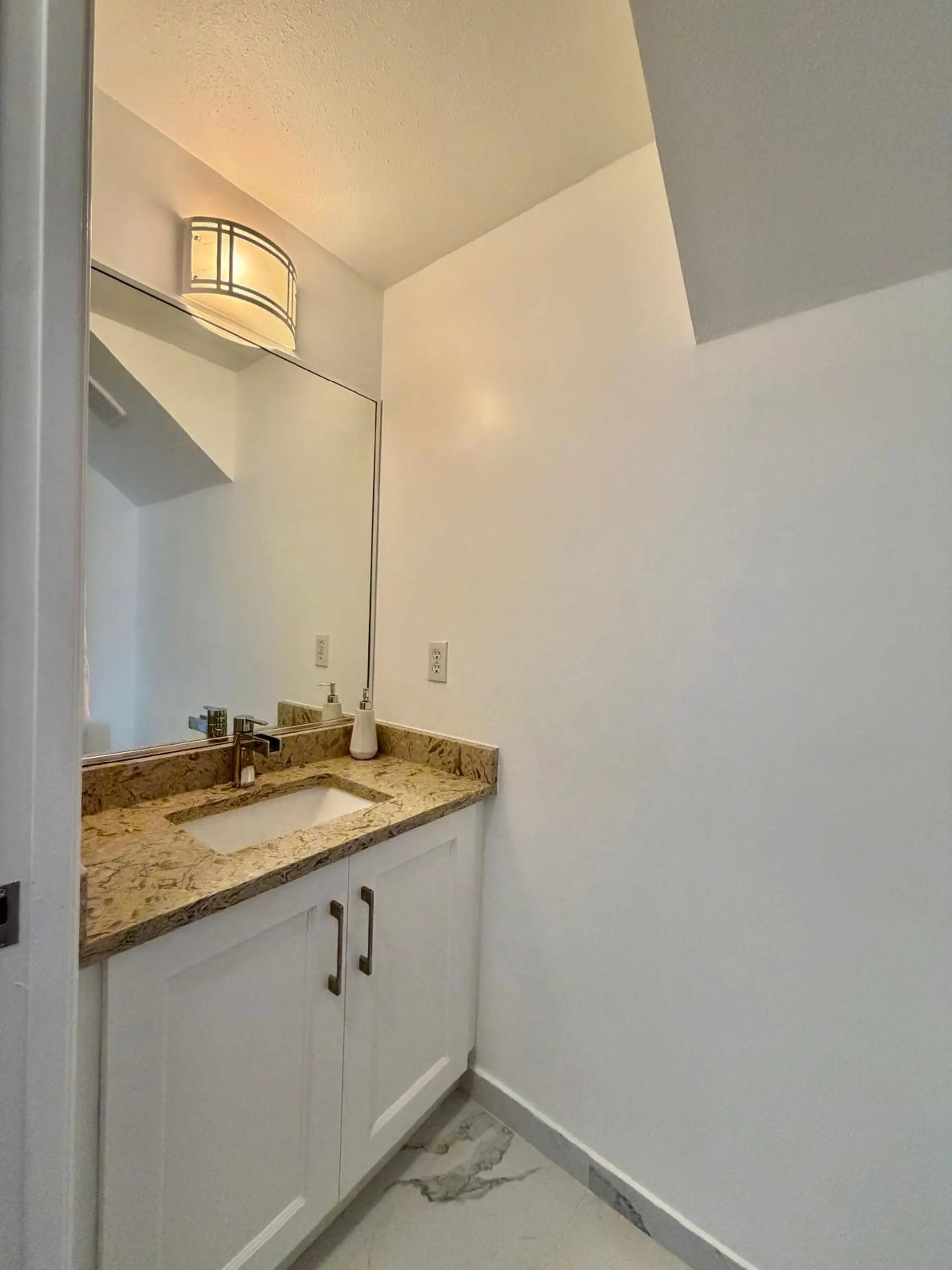 1463 Riverwood Gate - Image 6