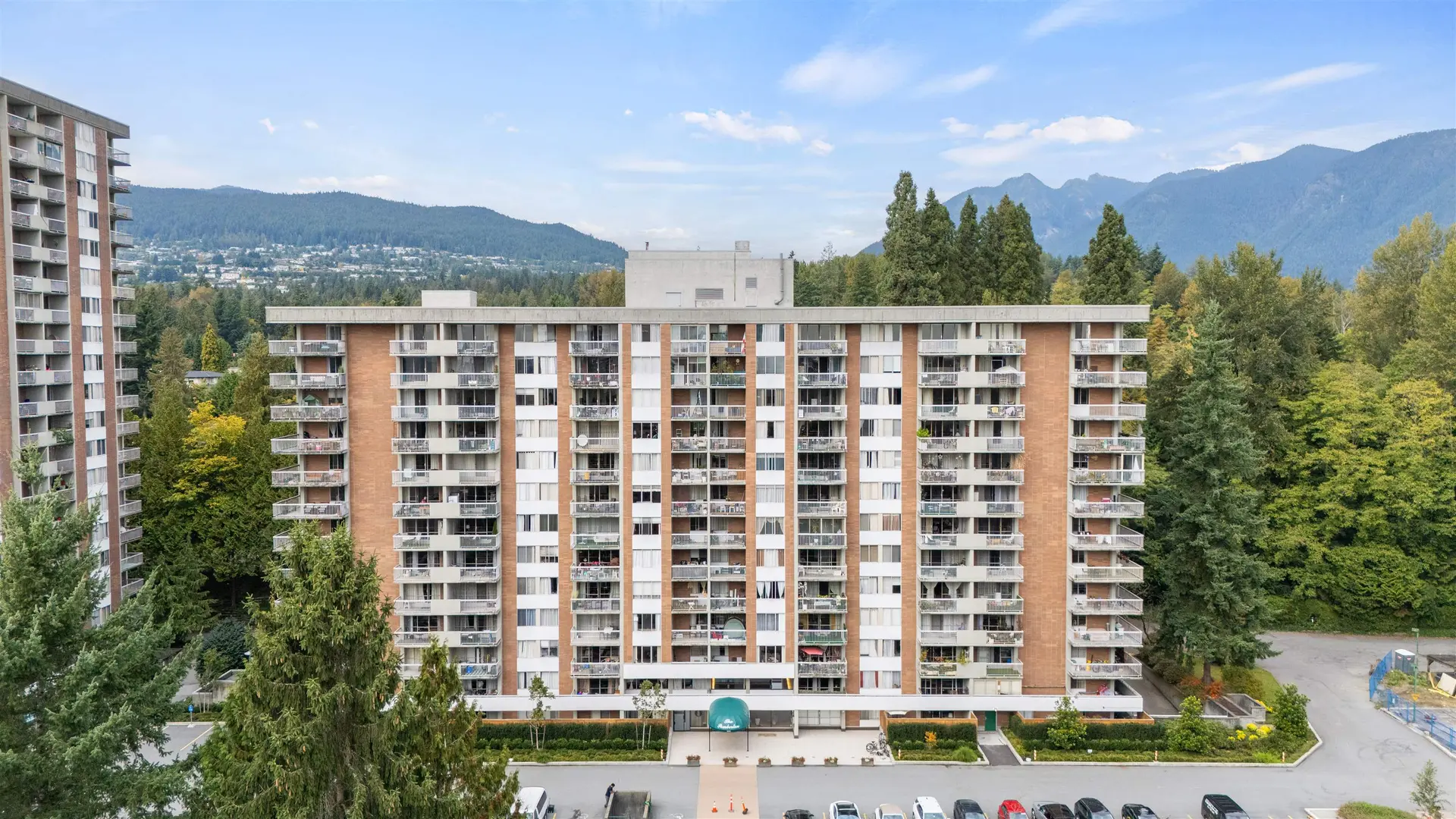 #1205 2012 Fullerton Avenue - Image 14