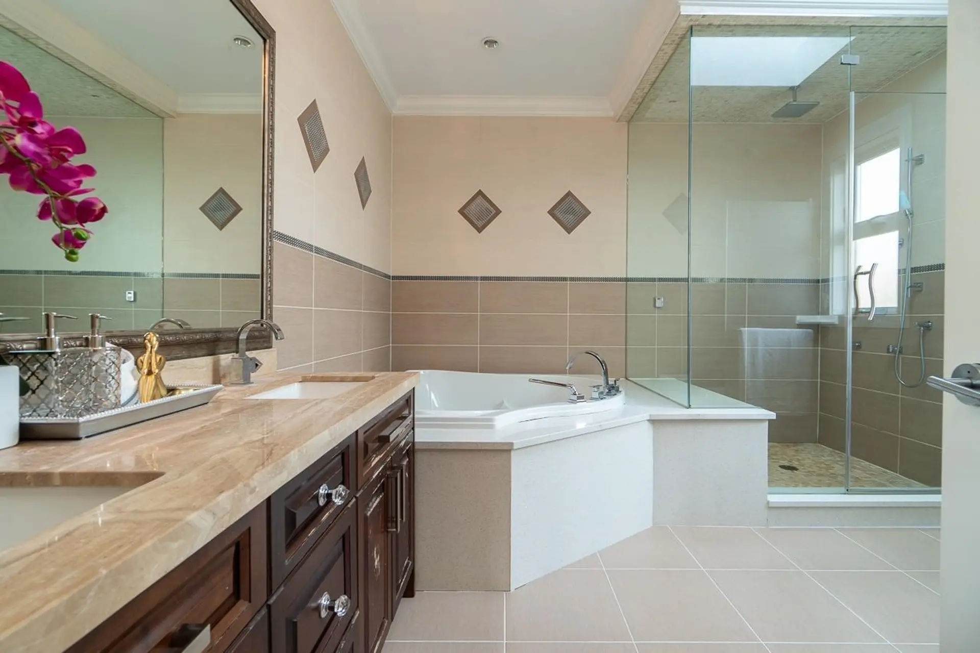 9820 Gilhurst Crescent - Image 6