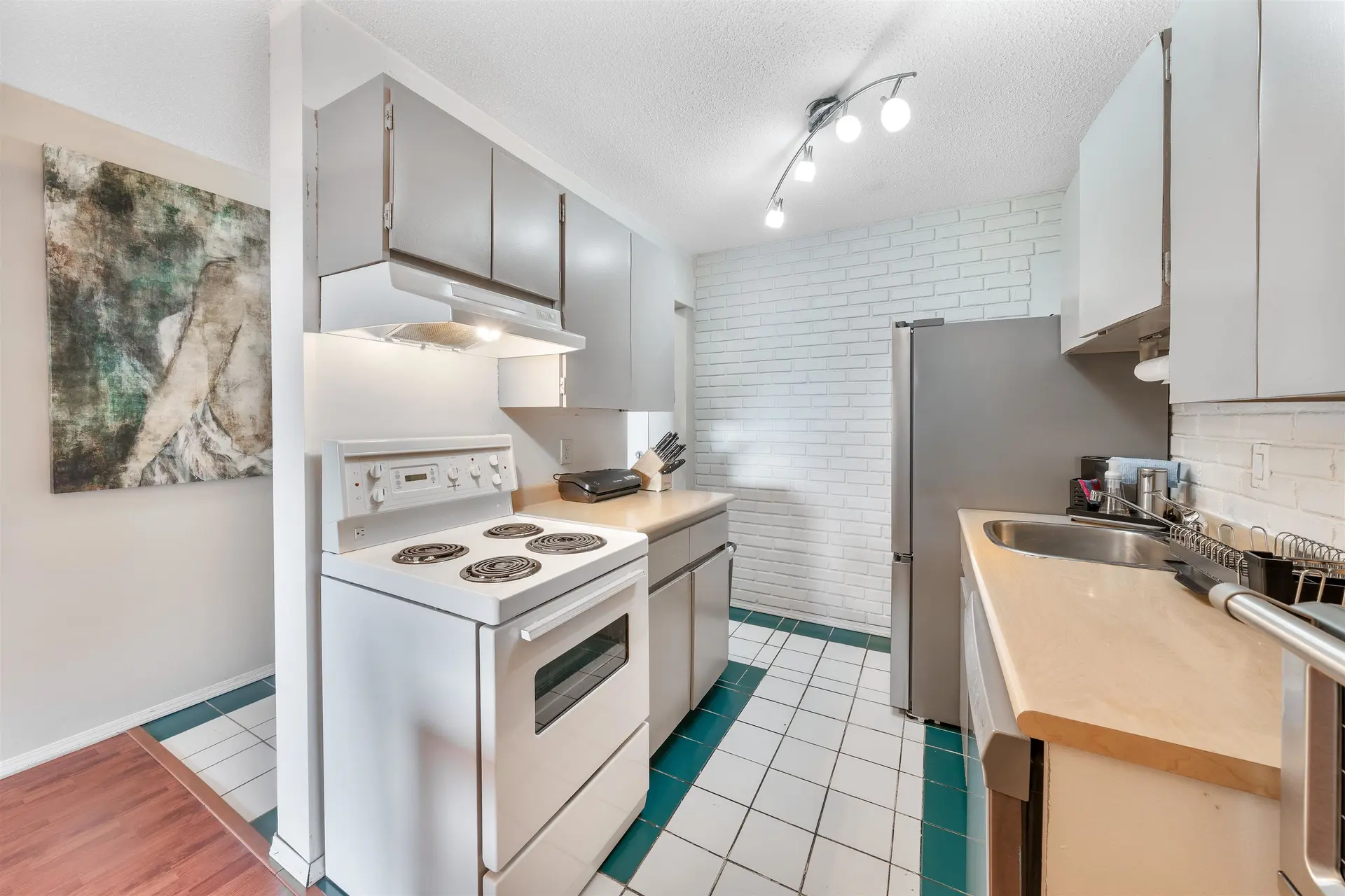#203 211 W 3rd Street - Image 3