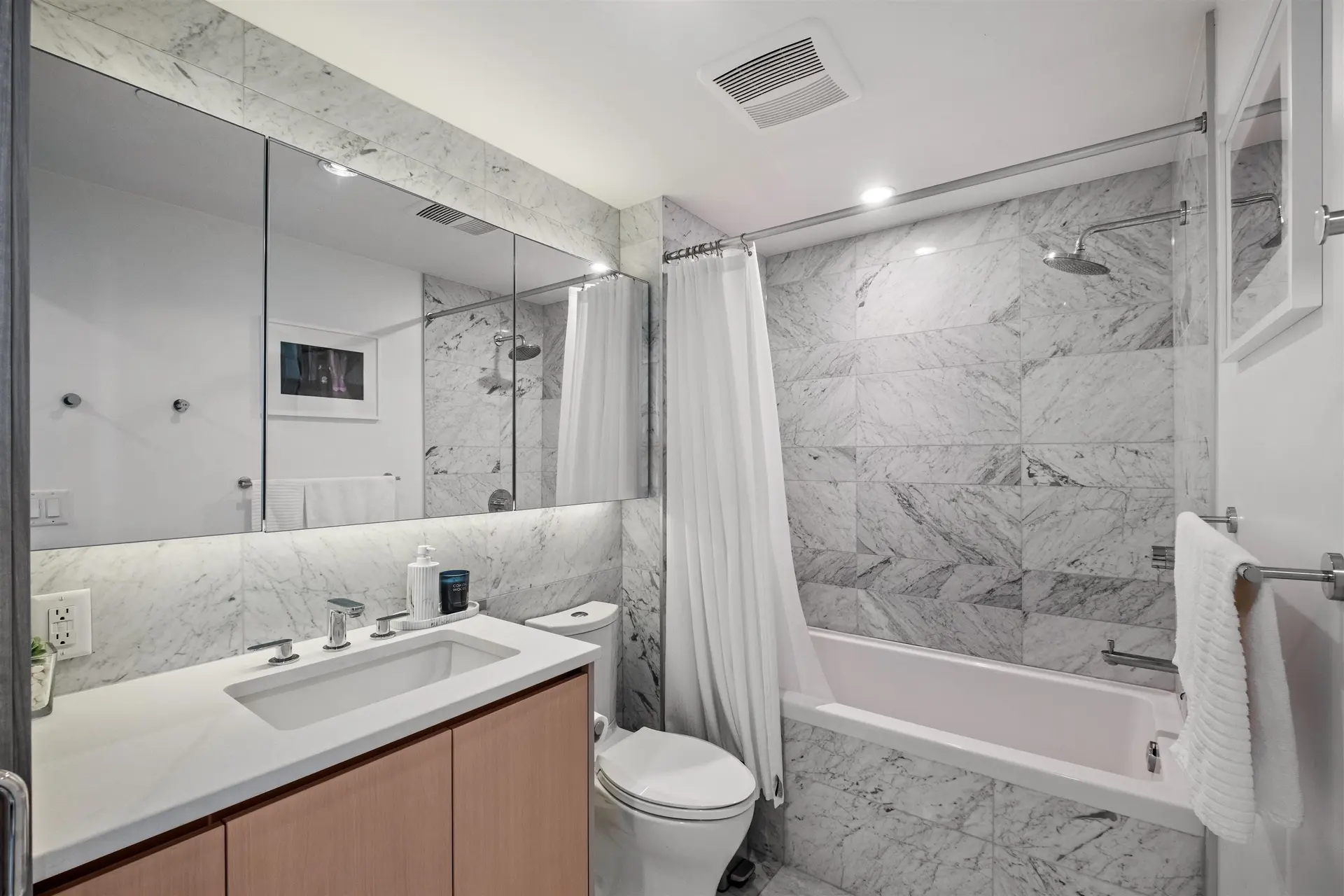 #2916 89 Nelson Street - Image 6