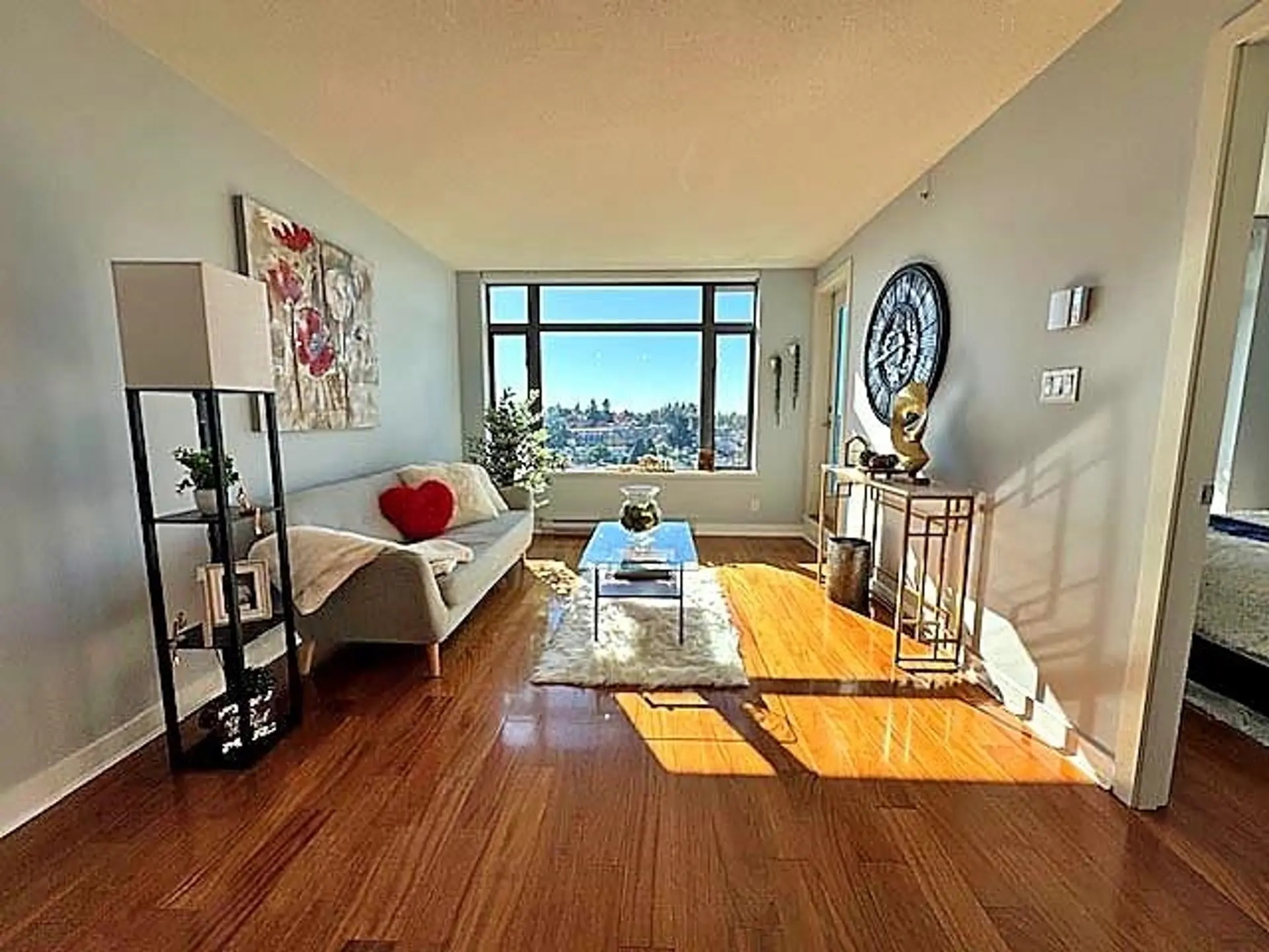 #1401 3660 Vanness Avenue - Image 2