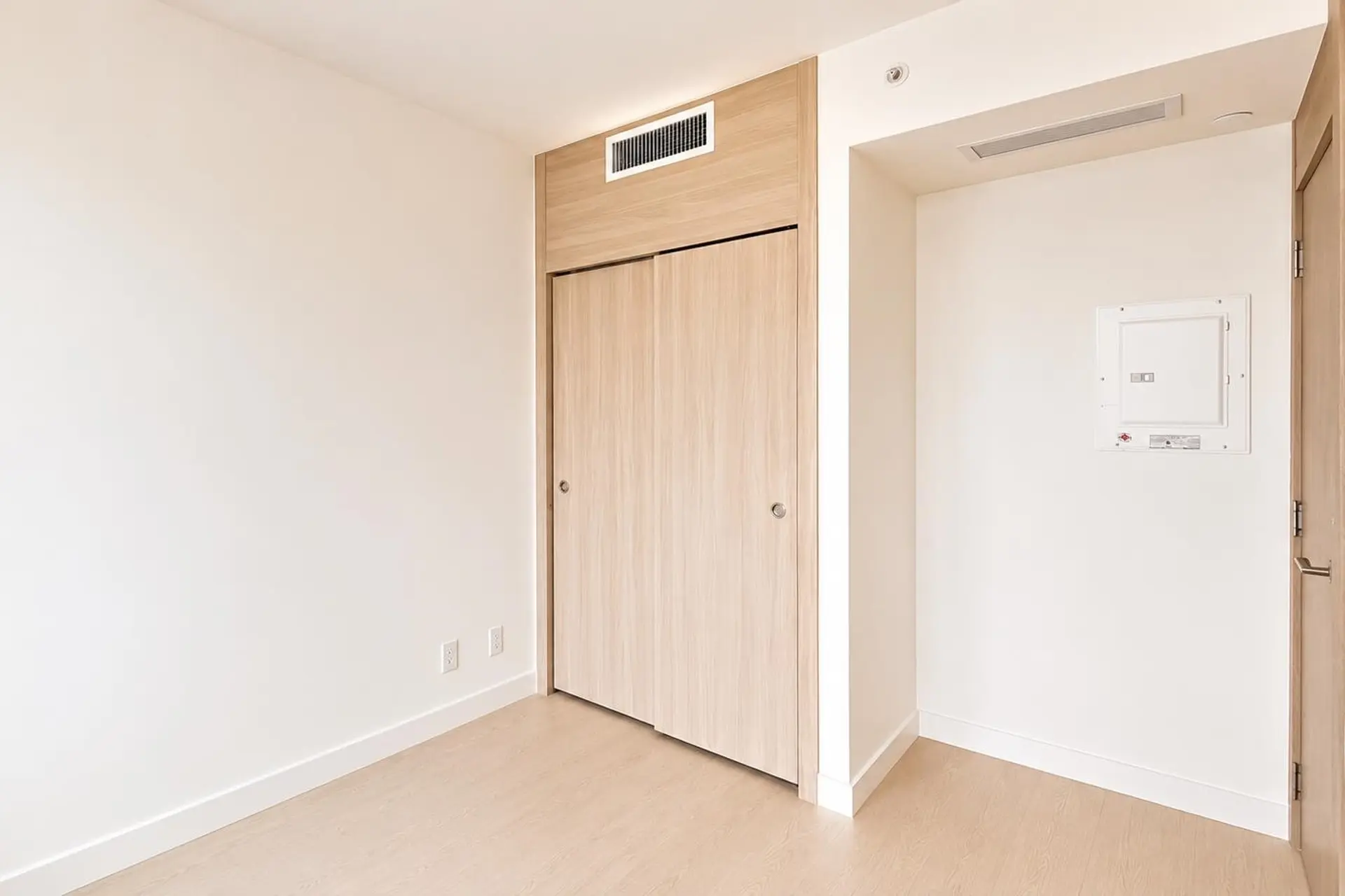 #2001 13768 100 Avenue - Image 9
