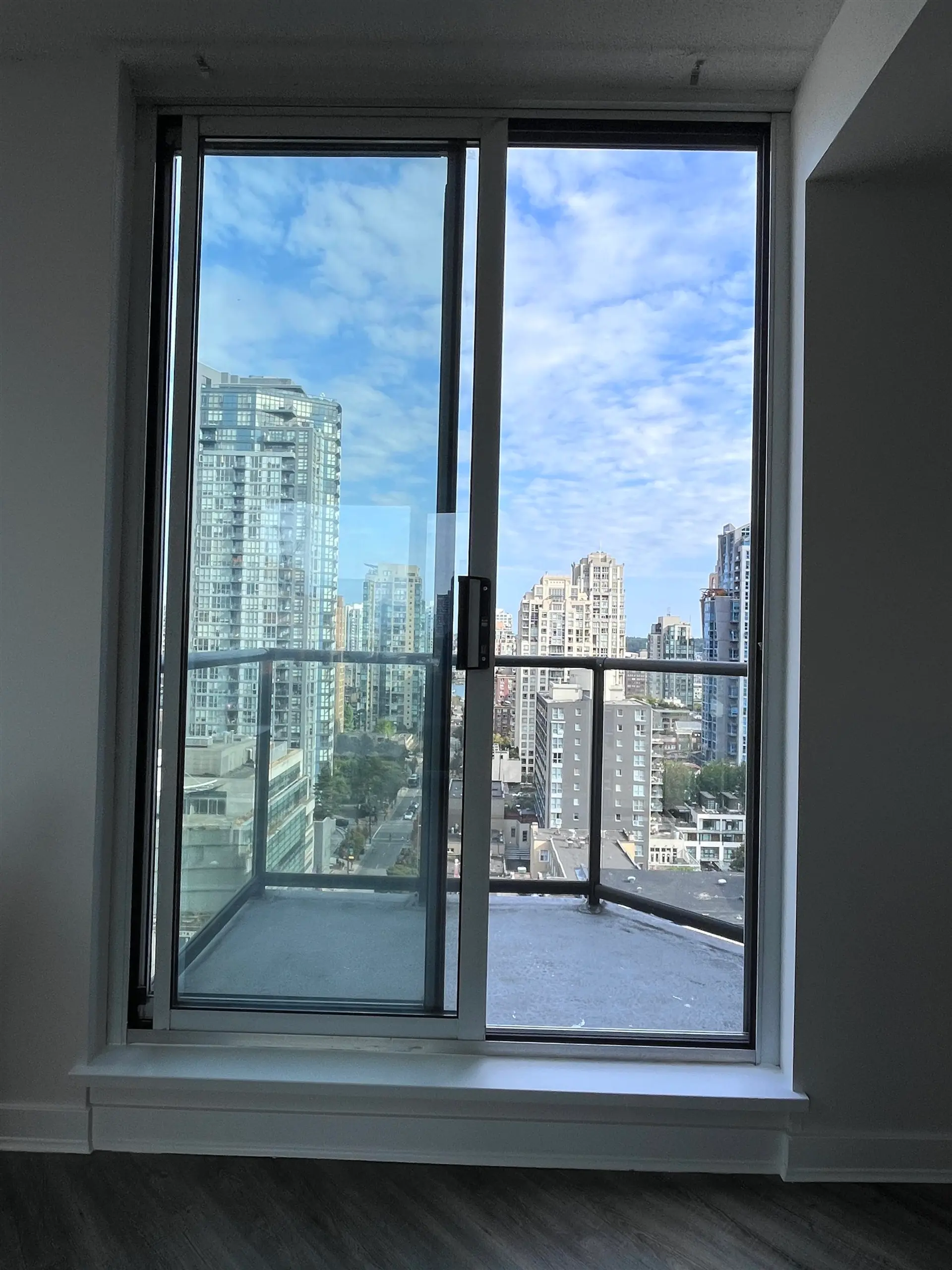 #1602 1212 Howe Street - Image 4