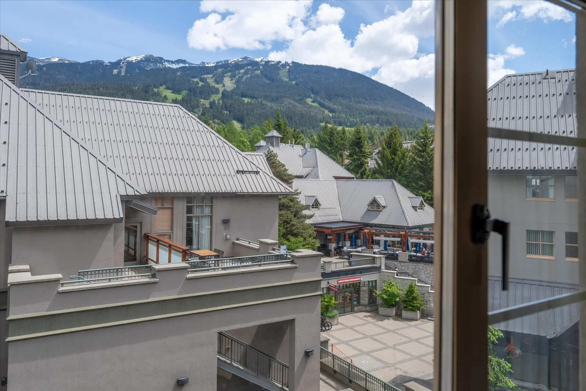 #528 4295 Blackcomb Way - Image 11