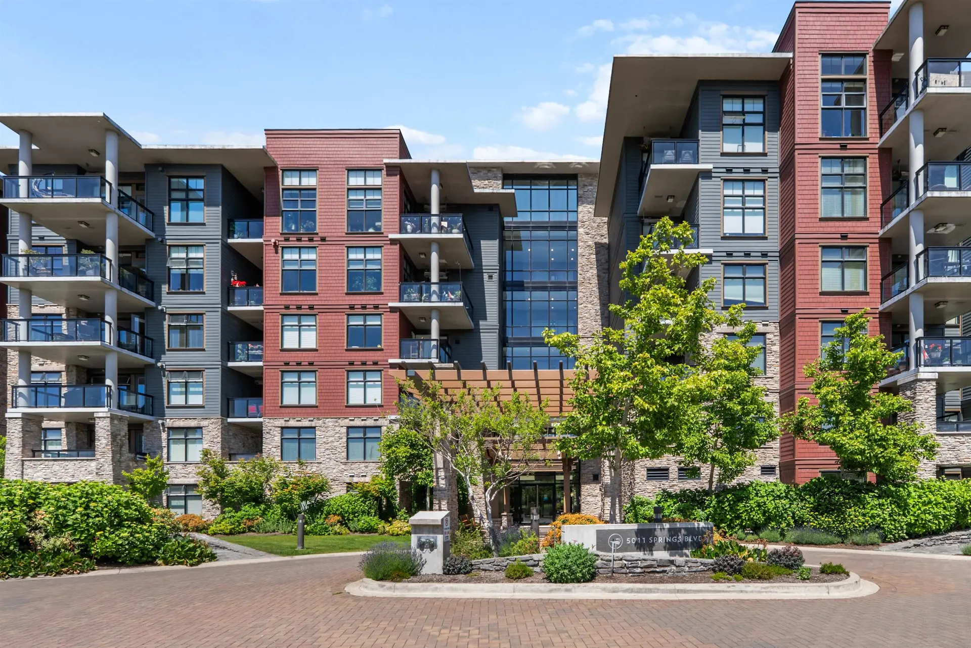 #102 5011 Springs Boulevard - Image 1