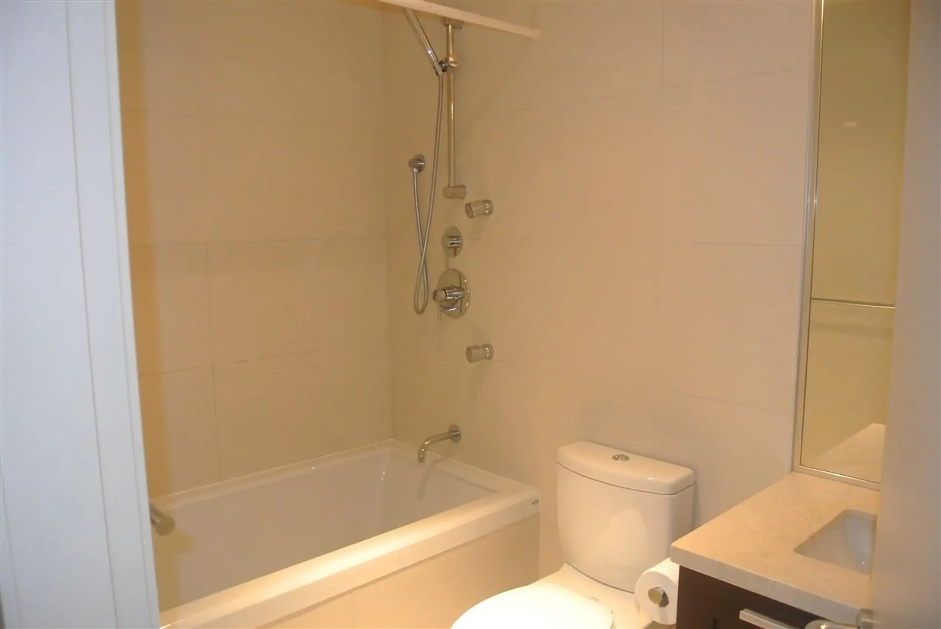 #1407 15152 Russell Avenue - Image 7