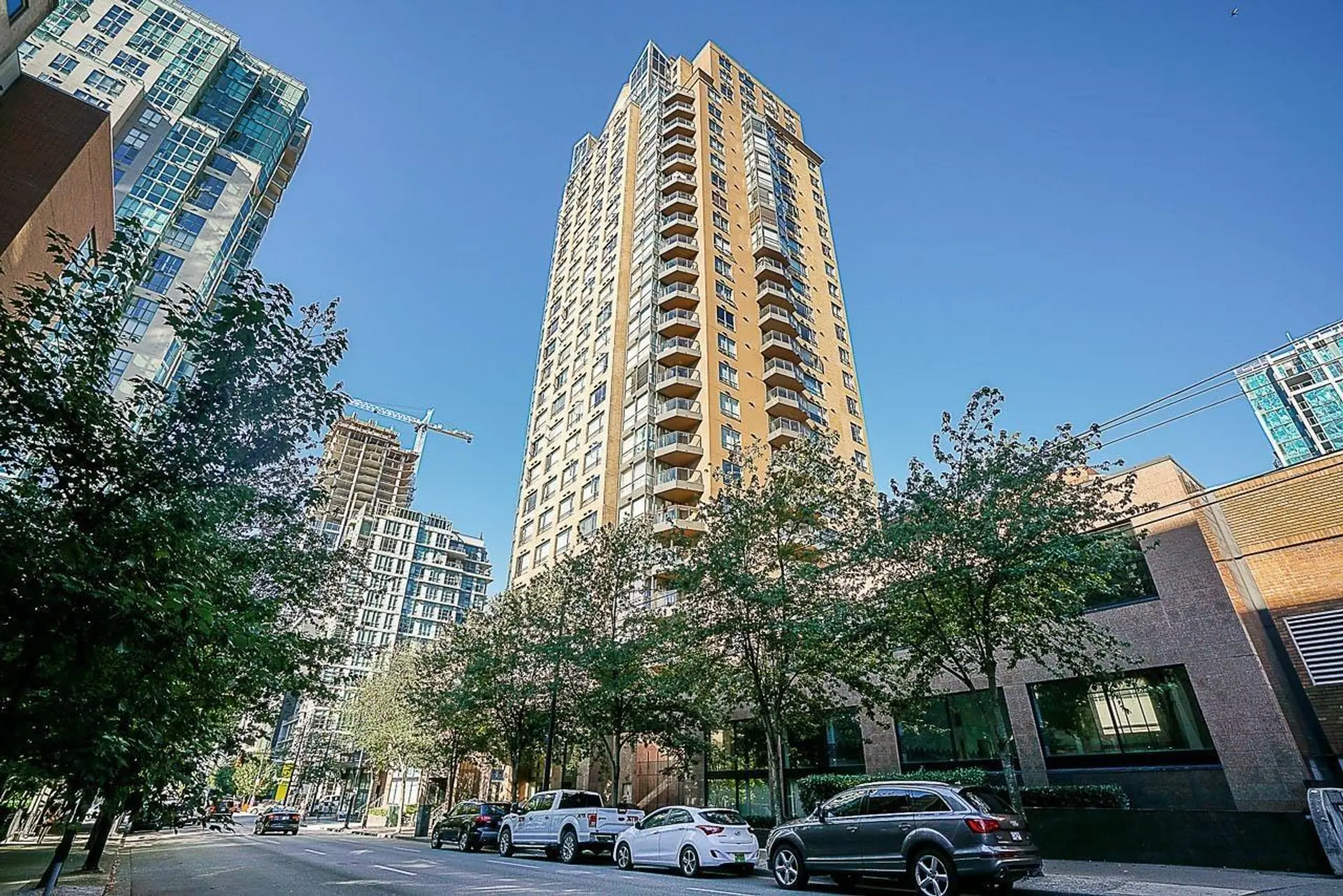 #1802 1189 Howe Street - Image 2