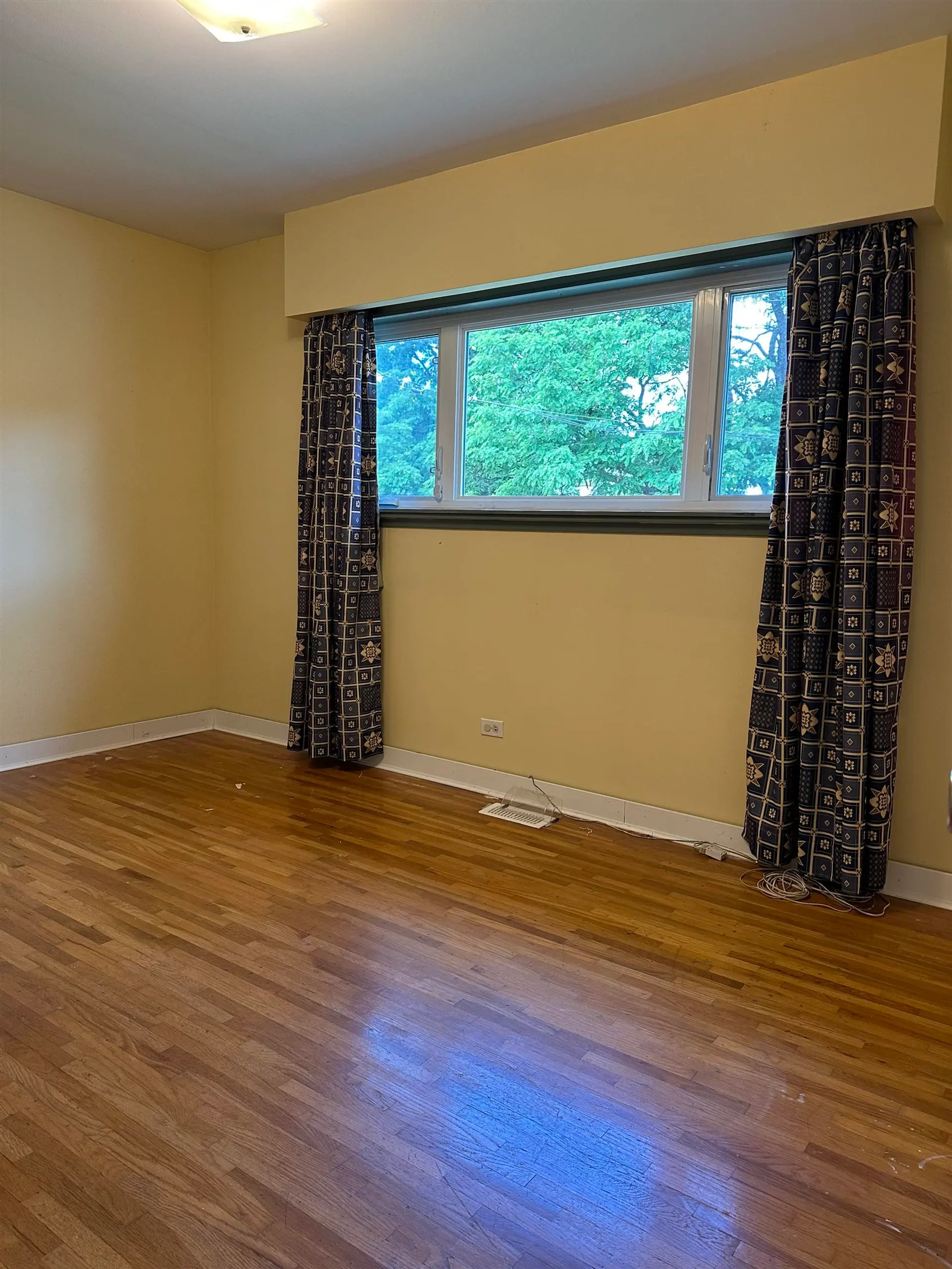 7223 Gladstone Street - Image 5