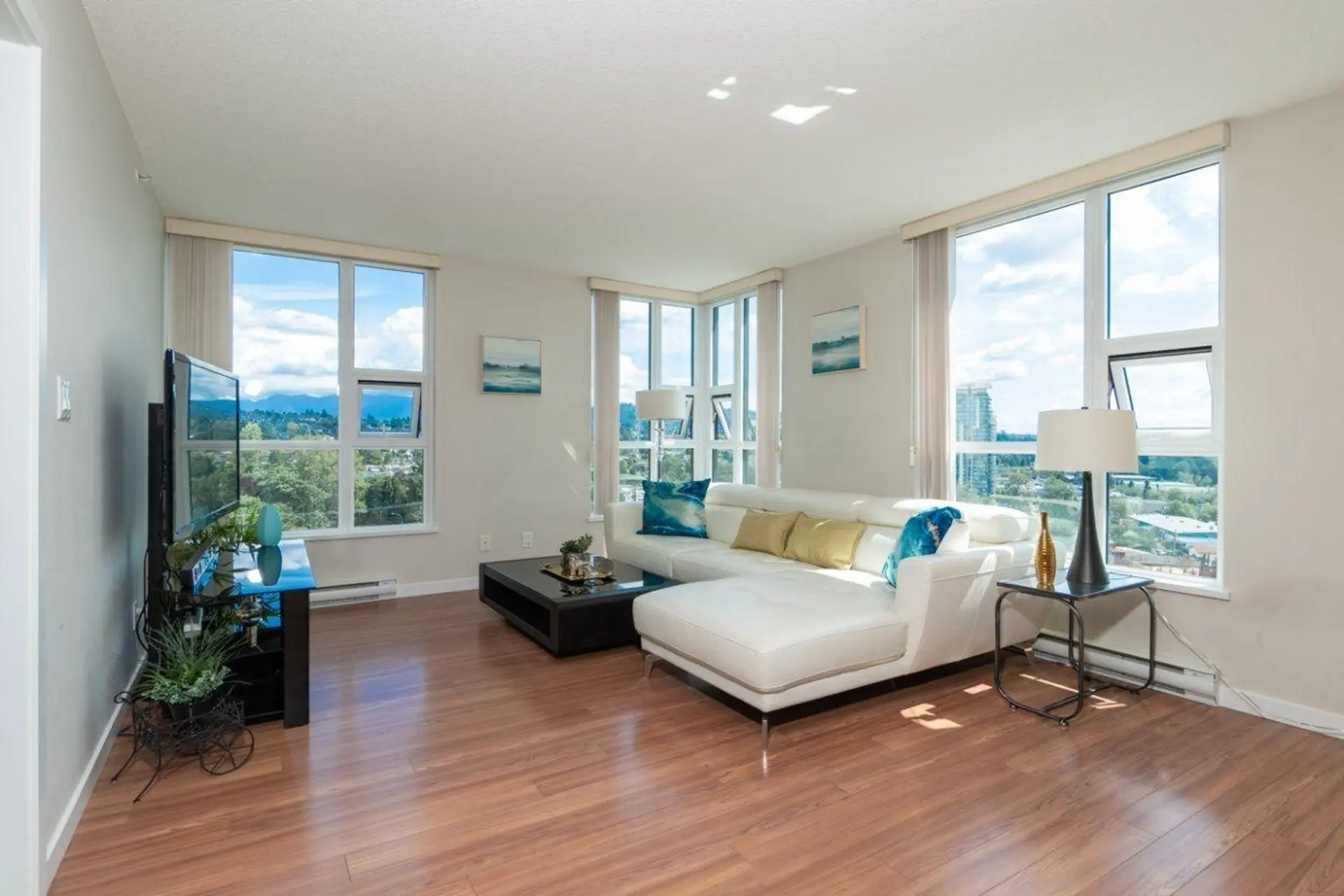 #1406 2232 Douglas Road - Image 1