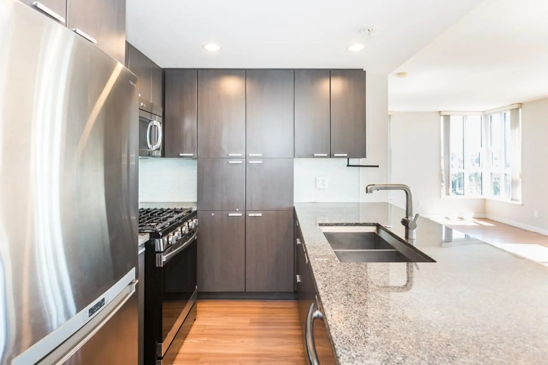#1406 2232 Douglas Road - Image 10