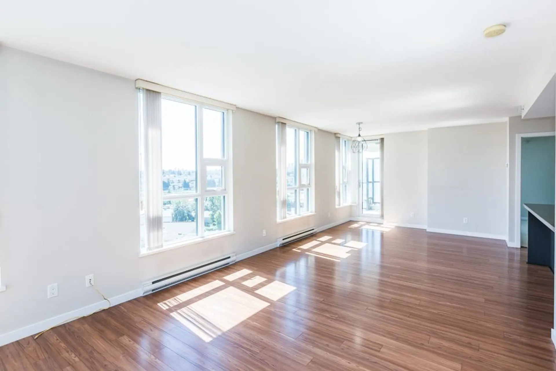 #1406 2232 Douglas Road - Image 4